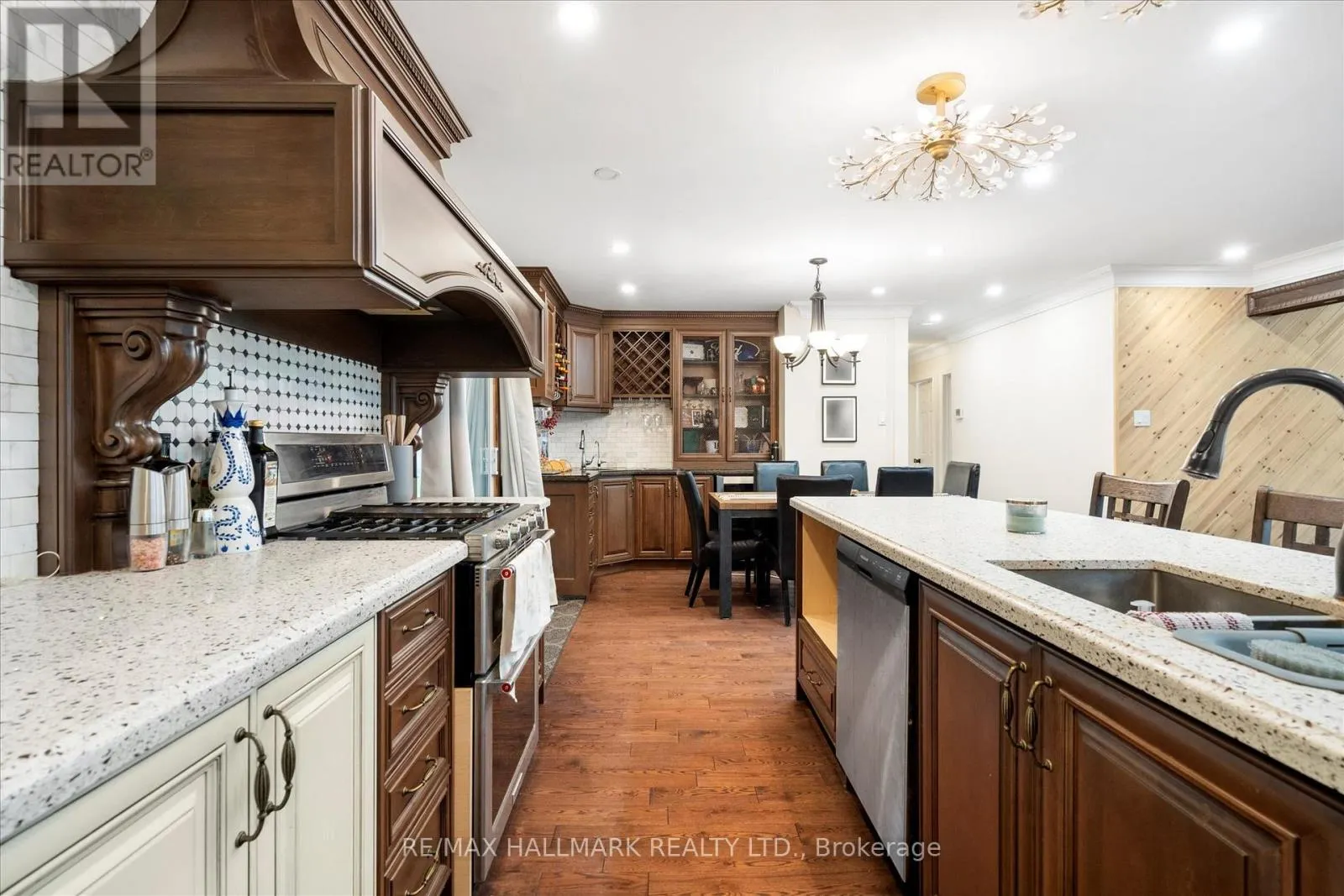 372 DIXON BOULEVARD