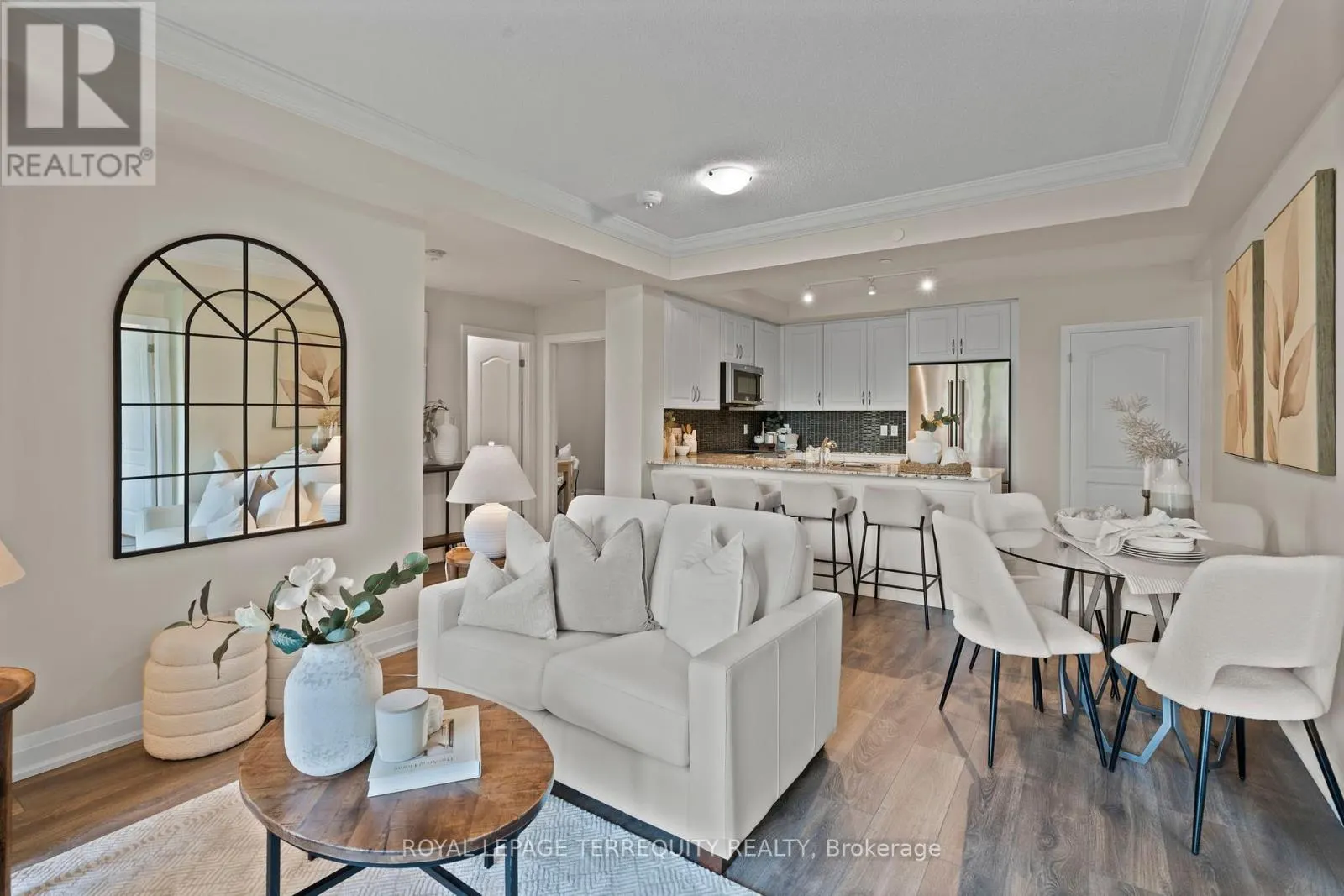 207 - 25 BAKER HILL BOULEVARD