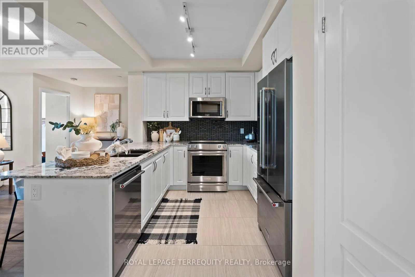 207 - 25 BAKER HILL BOULEVARD