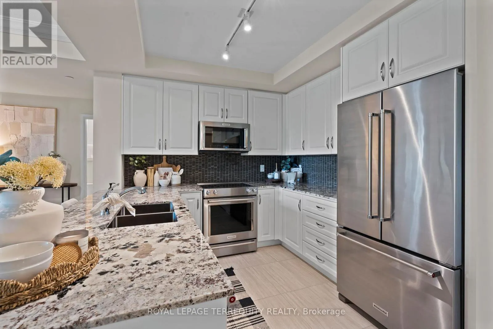 207 - 25 BAKER HILL BOULEVARD
