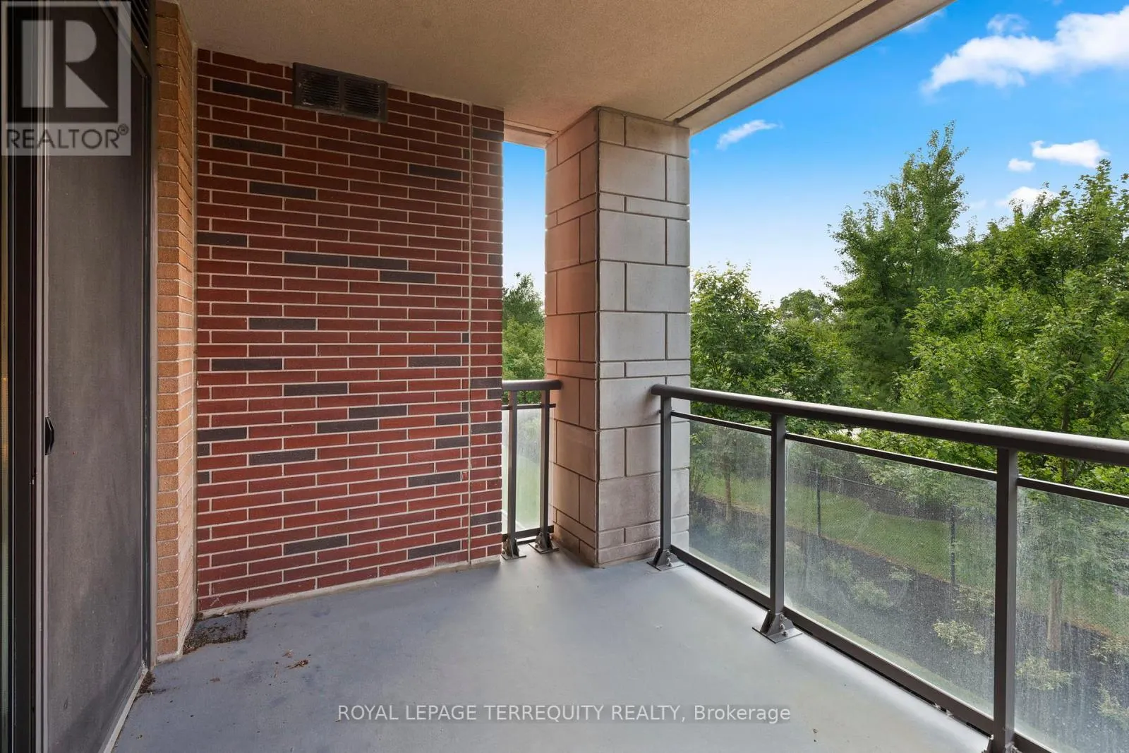 207 - 25 BAKER HILL BOULEVARD