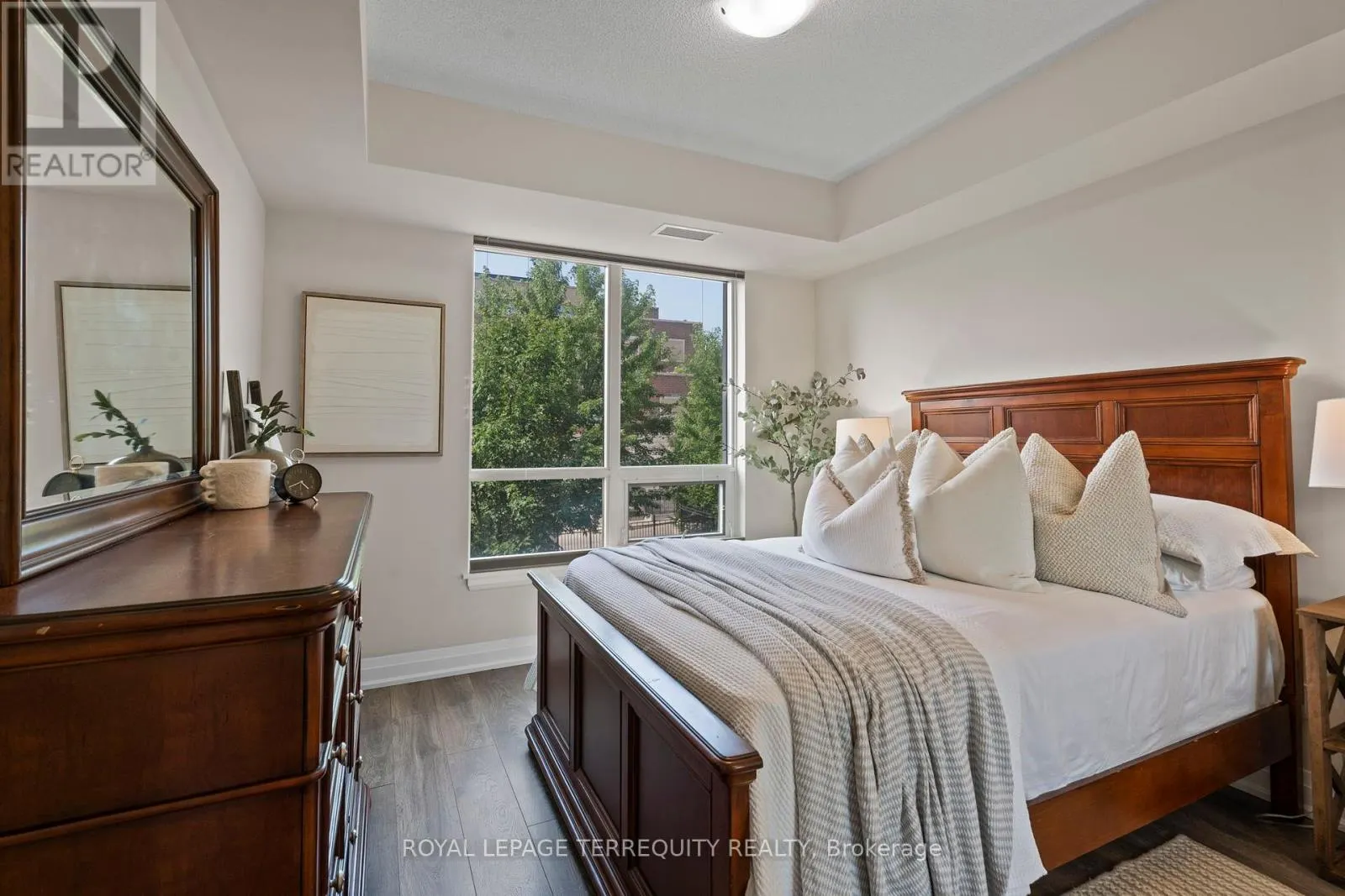 207 - 25 BAKER HILL BOULEVARD