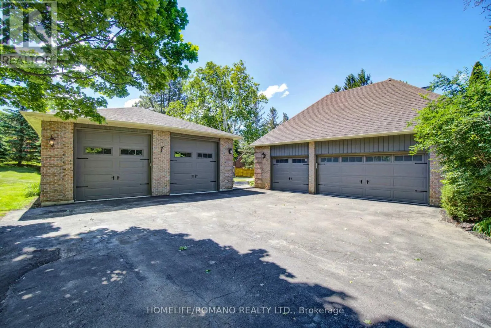 12 HEDGEROW LANE