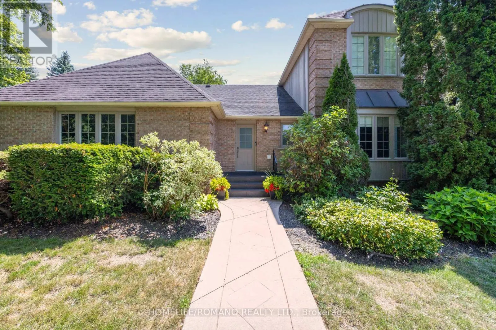 12 HEDGEROW LANE
