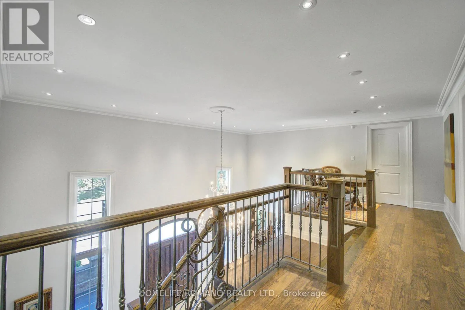 12 HEDGEROW LANE