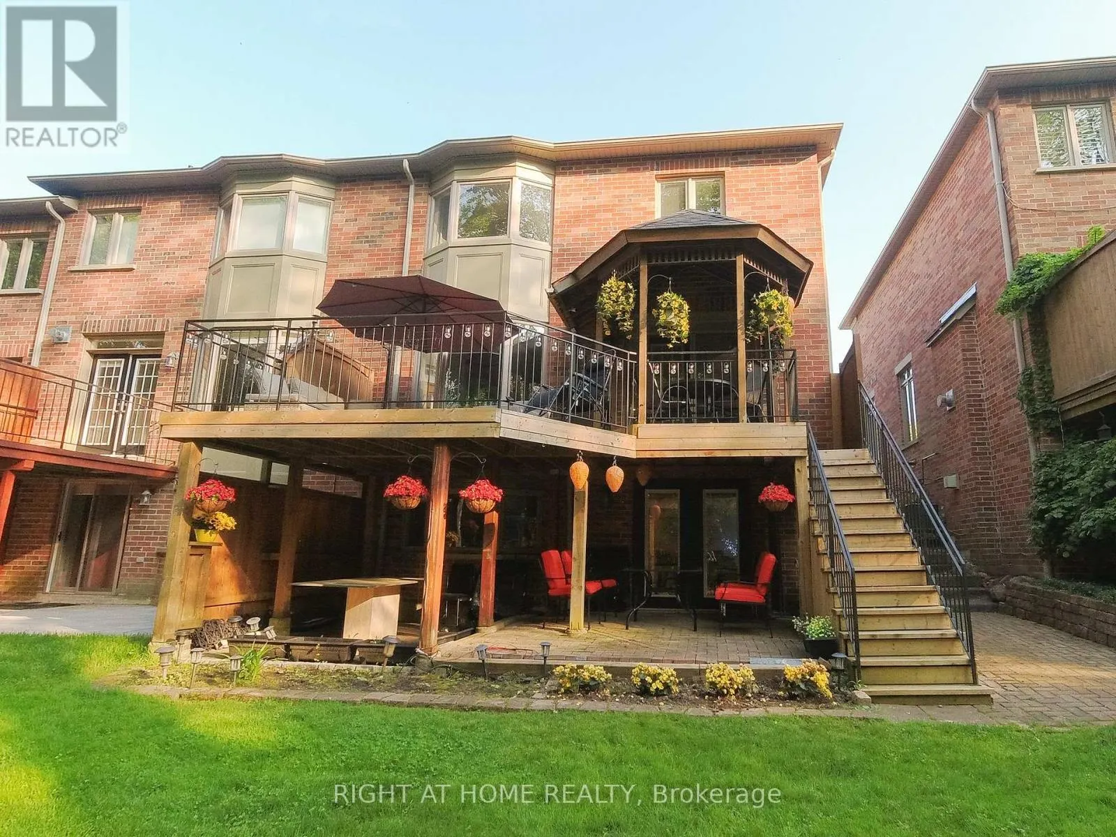 95 WESTBURY COURT