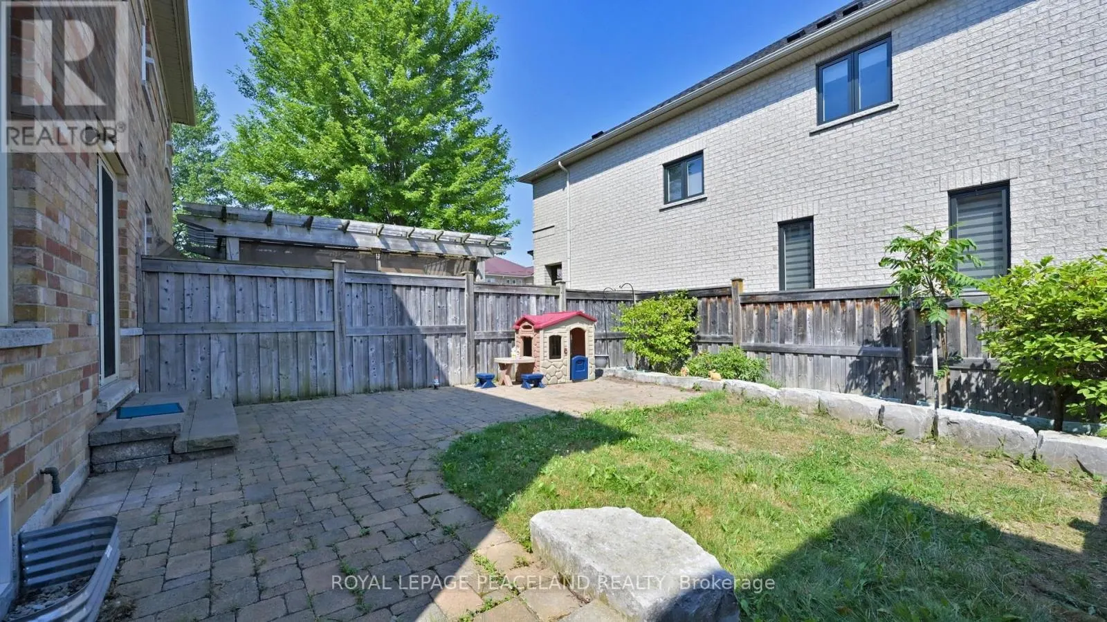 16 LEALINDS ROAD