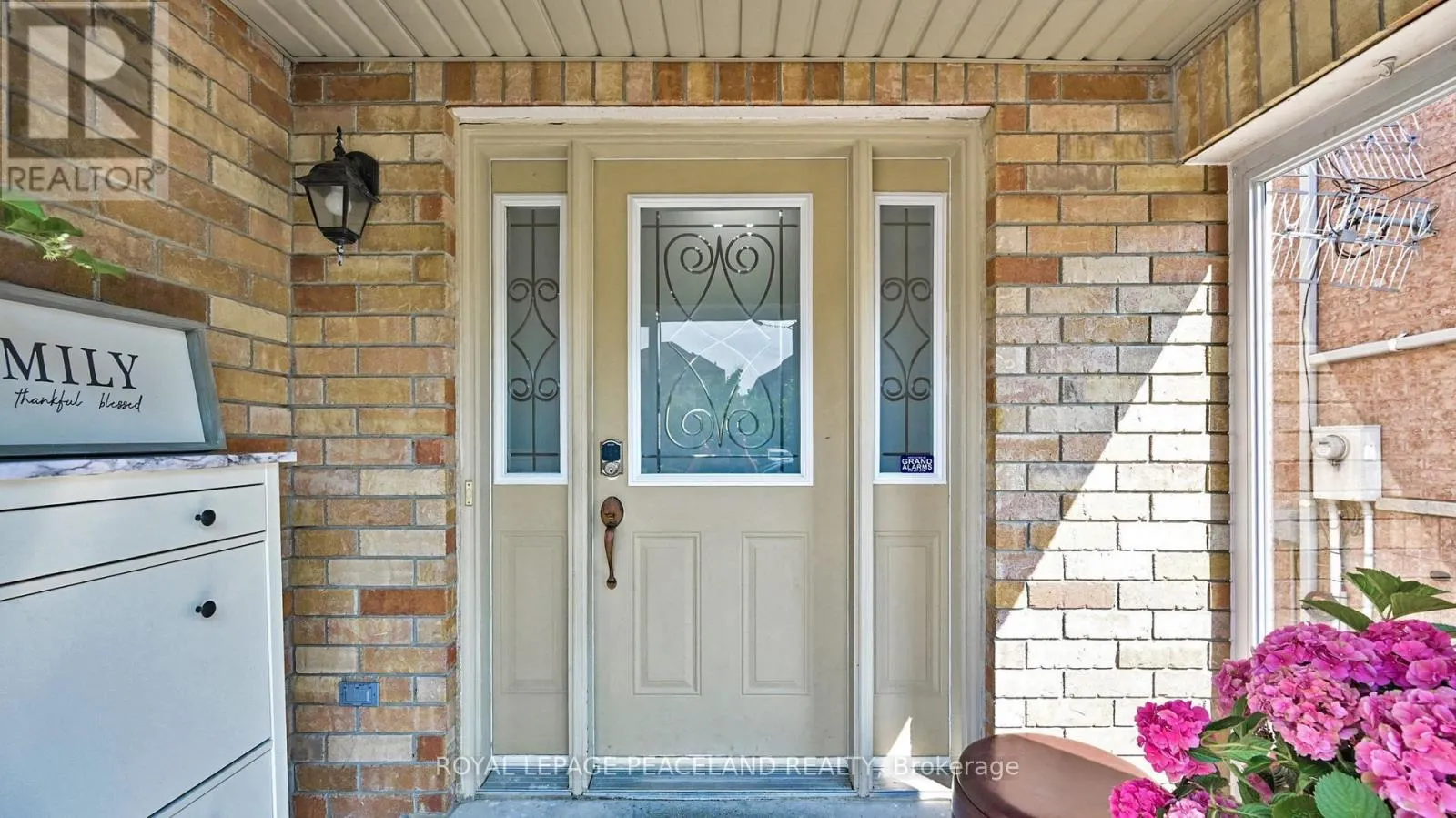 16 LEALINDS ROAD