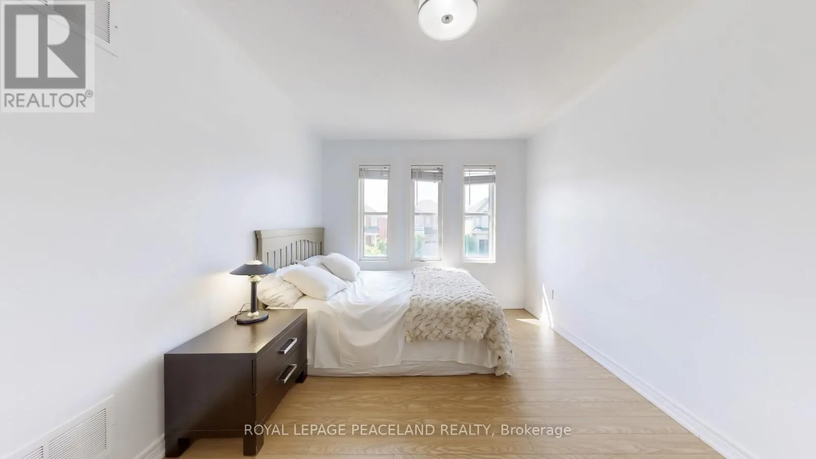 16 LEALINDS ROAD