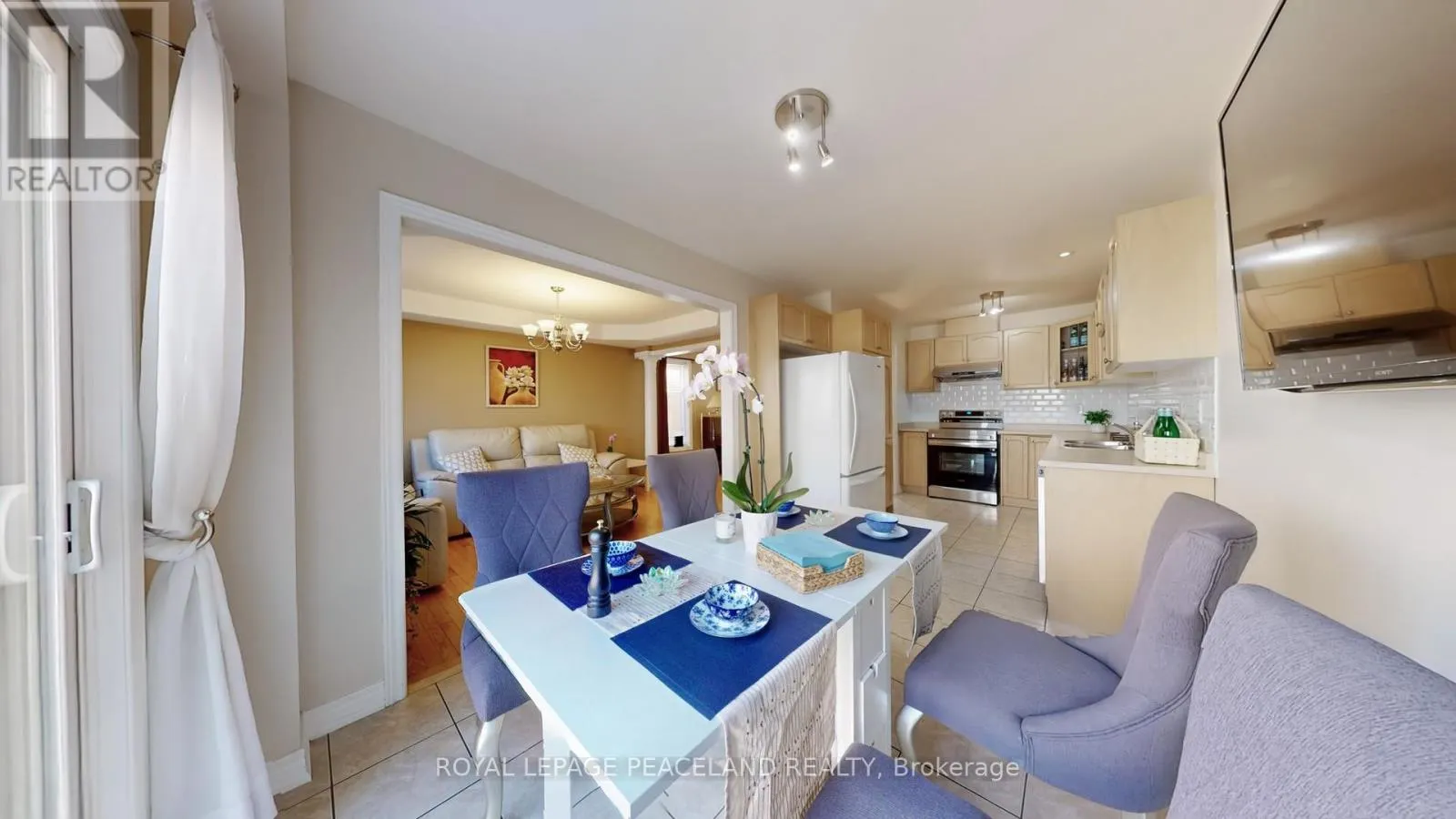 16 LEALINDS ROAD