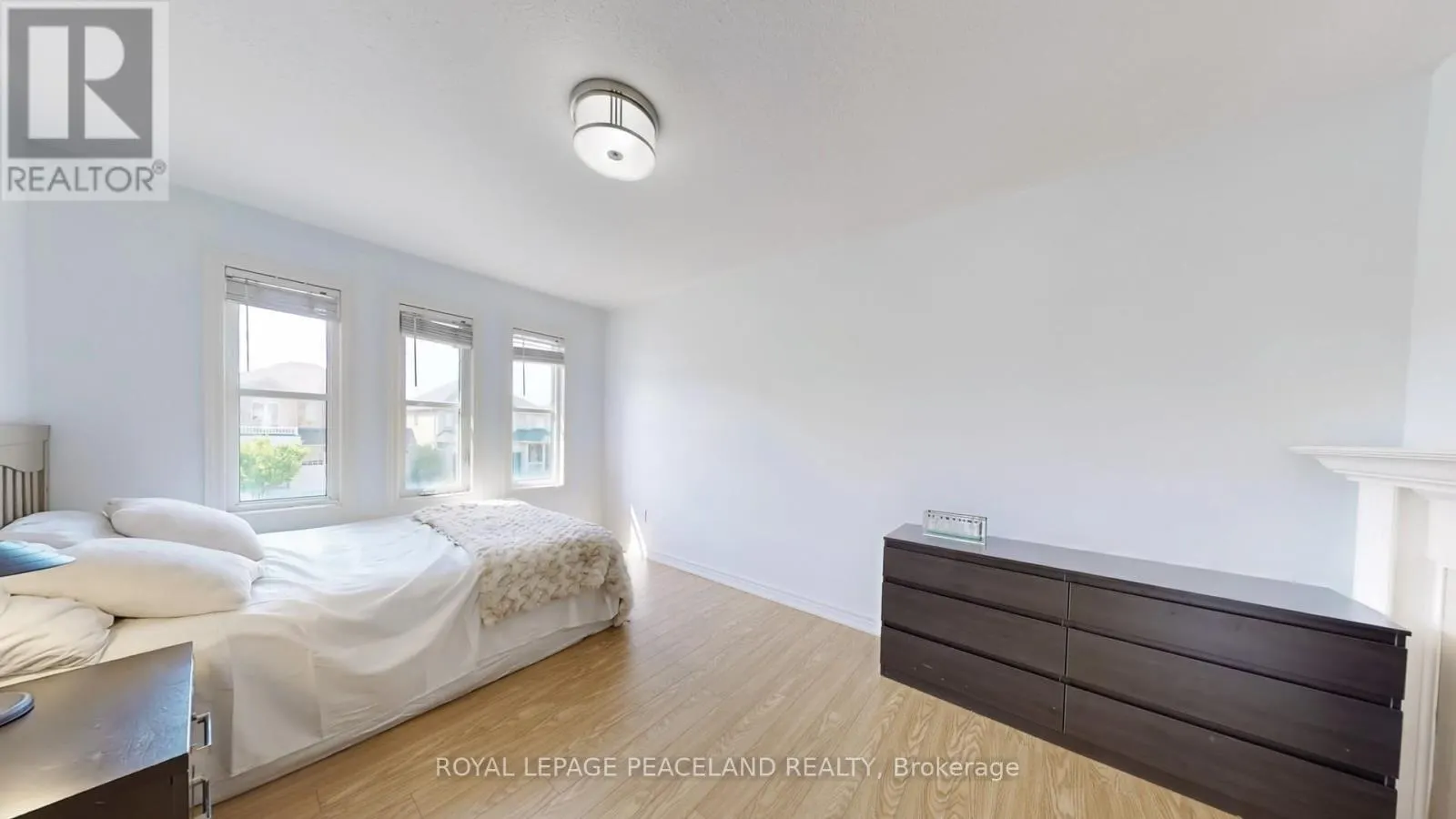 16 LEALINDS ROAD