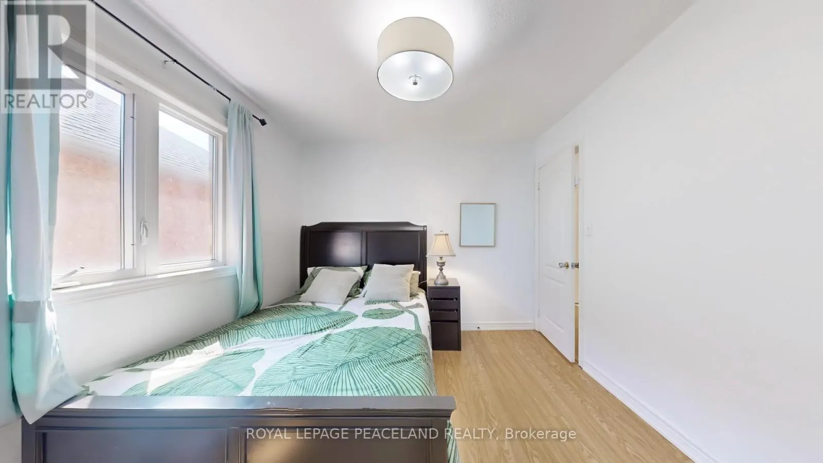 16 LEALINDS ROAD