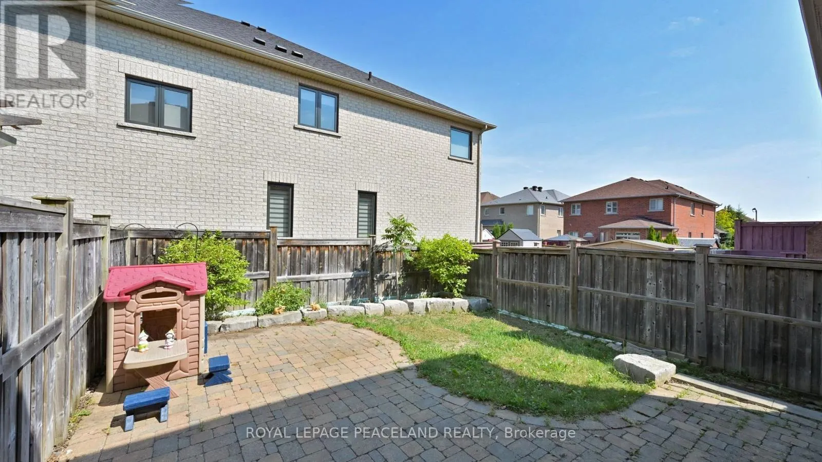 16 LEALINDS ROAD