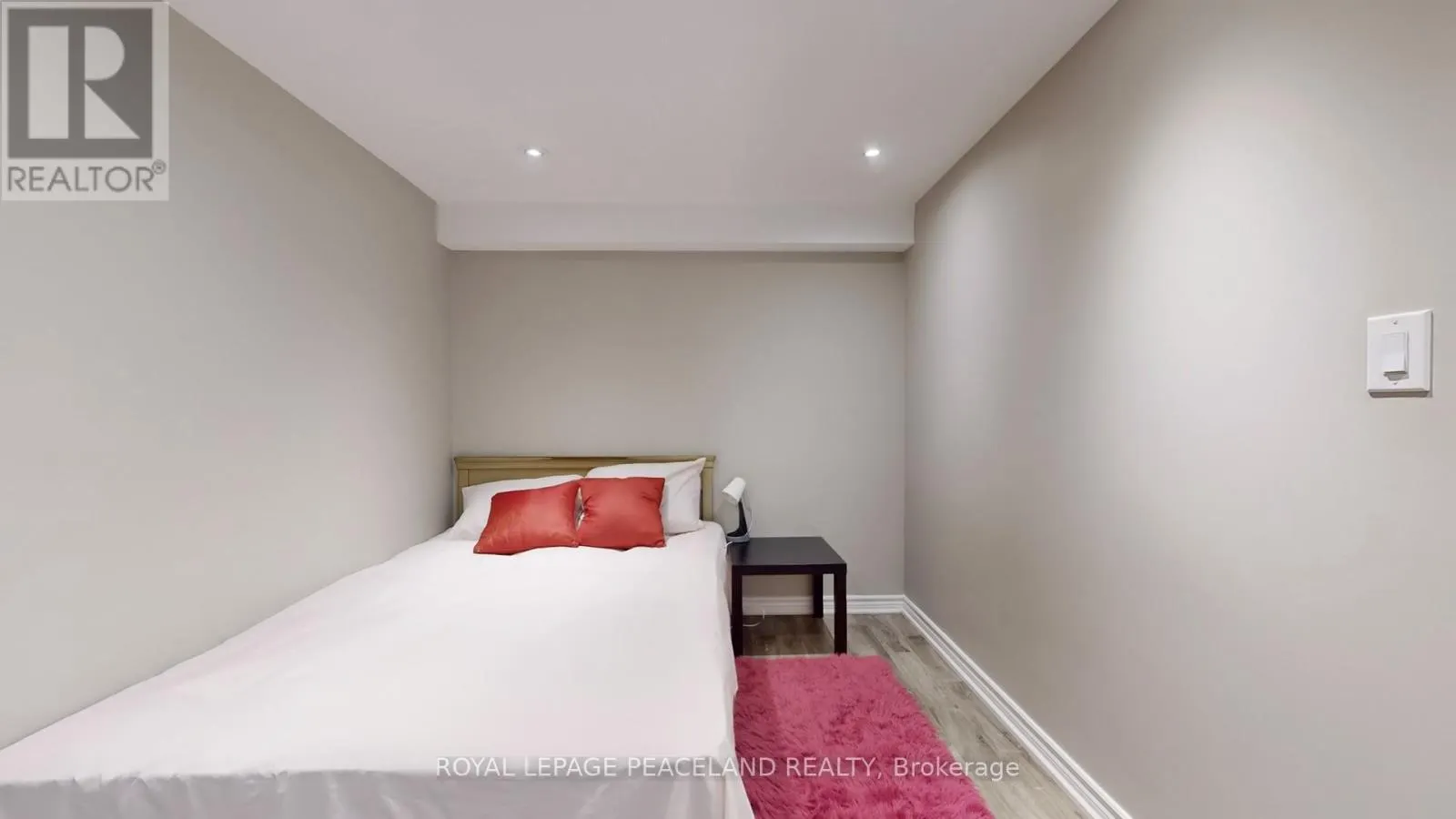 16 LEALINDS ROAD