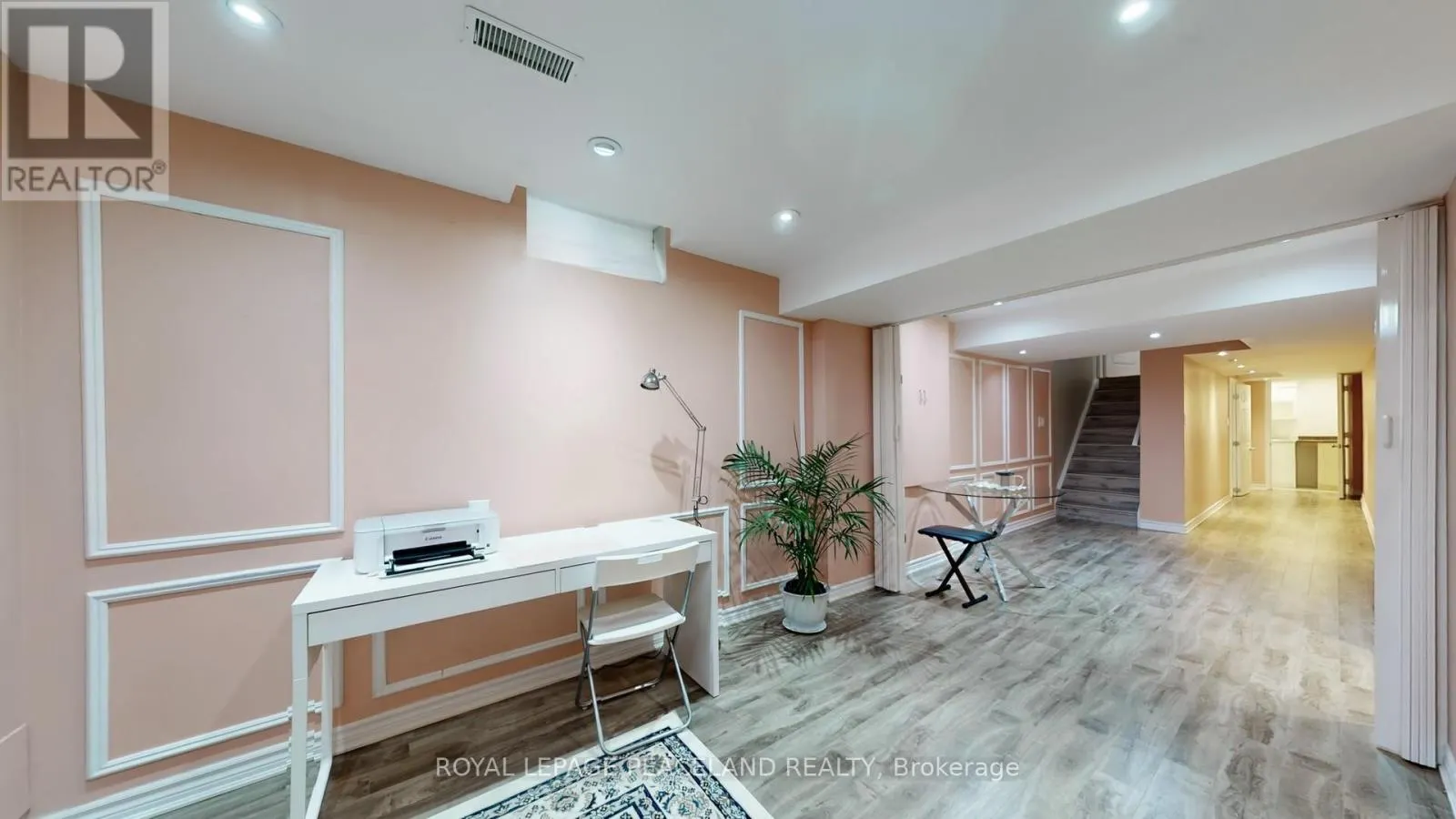 16 LEALINDS ROAD
