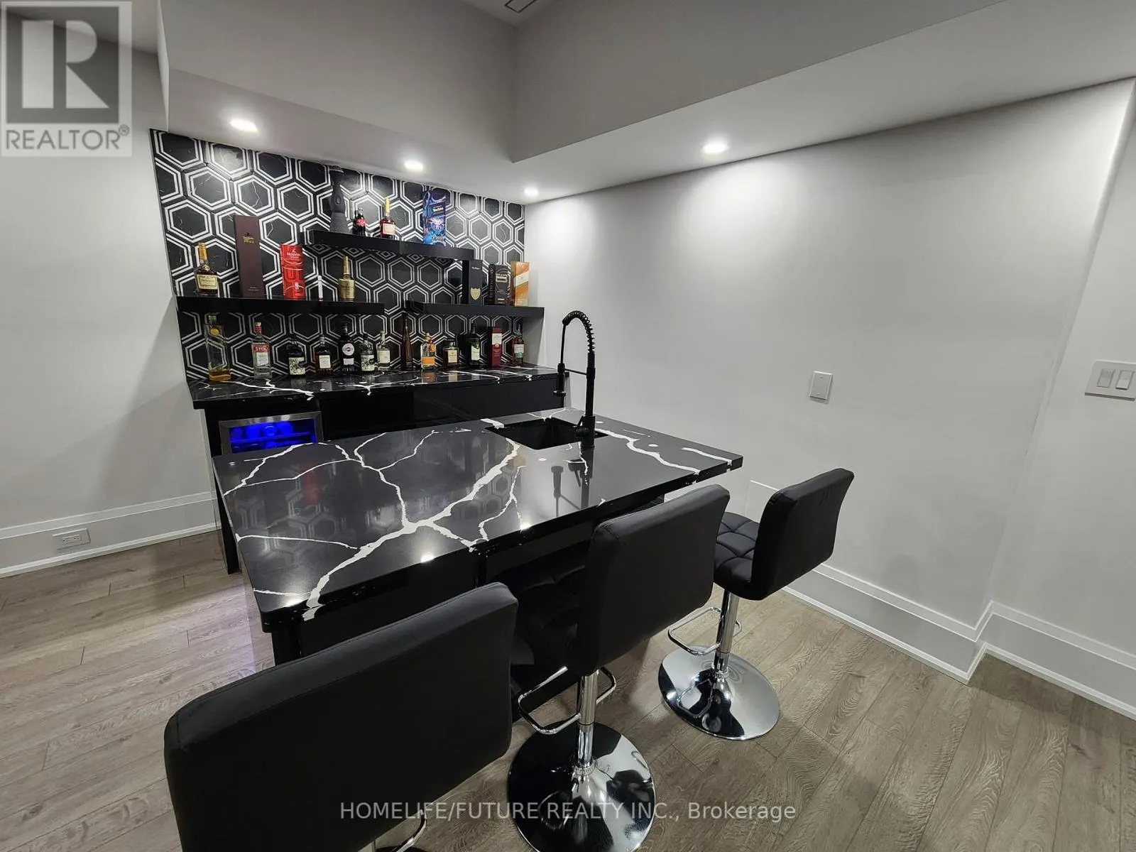 9 PLEASANT VALLEY DRIVE