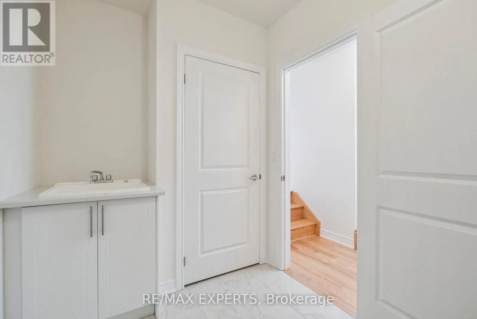 1430 DAVIS LOOP CIRCLE