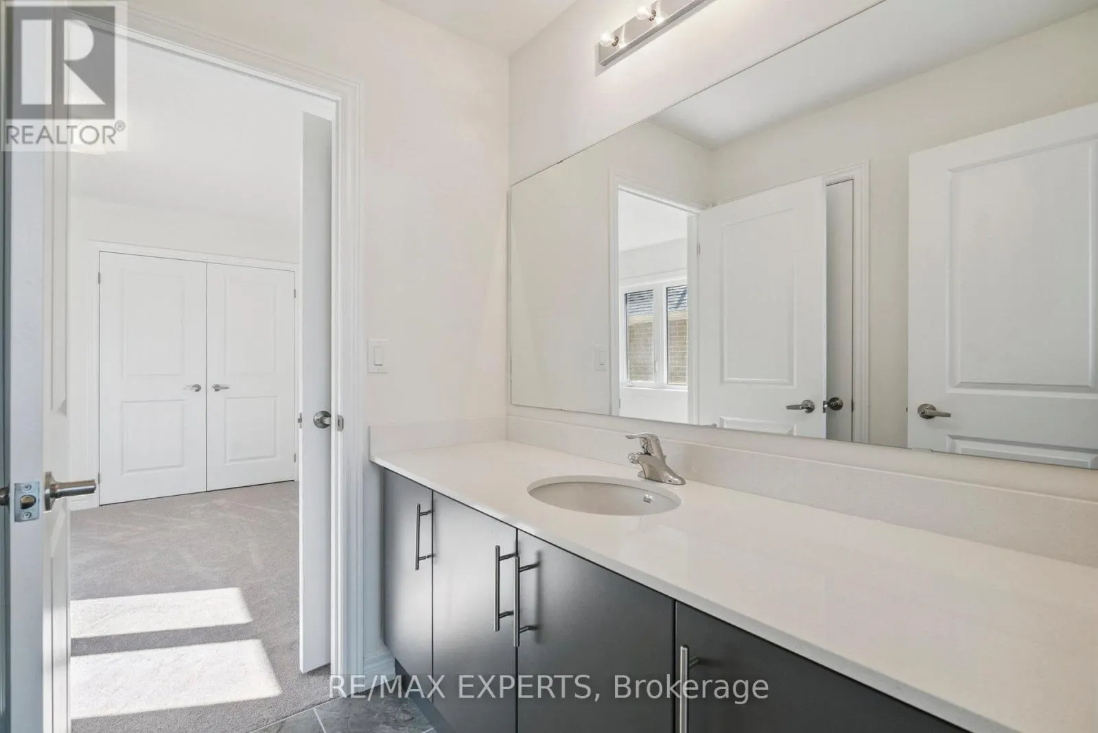 1430 DAVIS LOOP CIRCLE