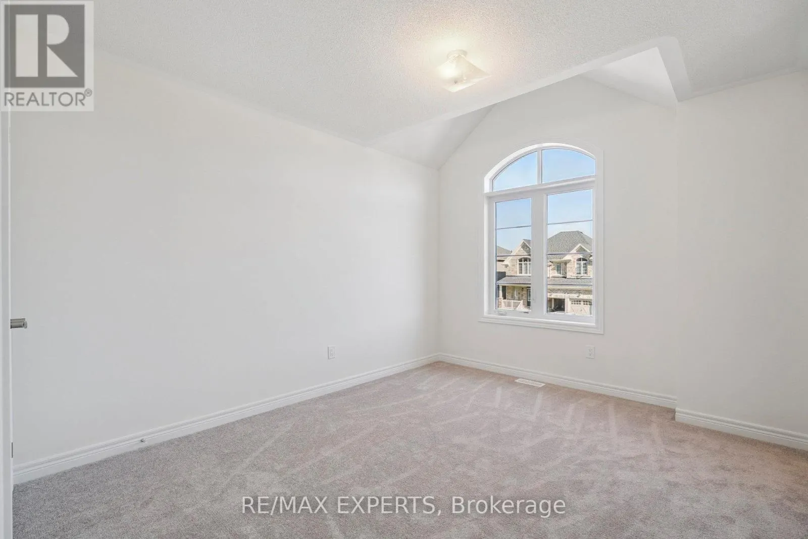 1430 DAVIS LOOP CIRCLE
