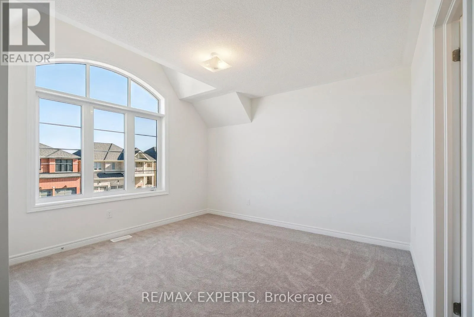 1430 DAVIS LOOP CIRCLE