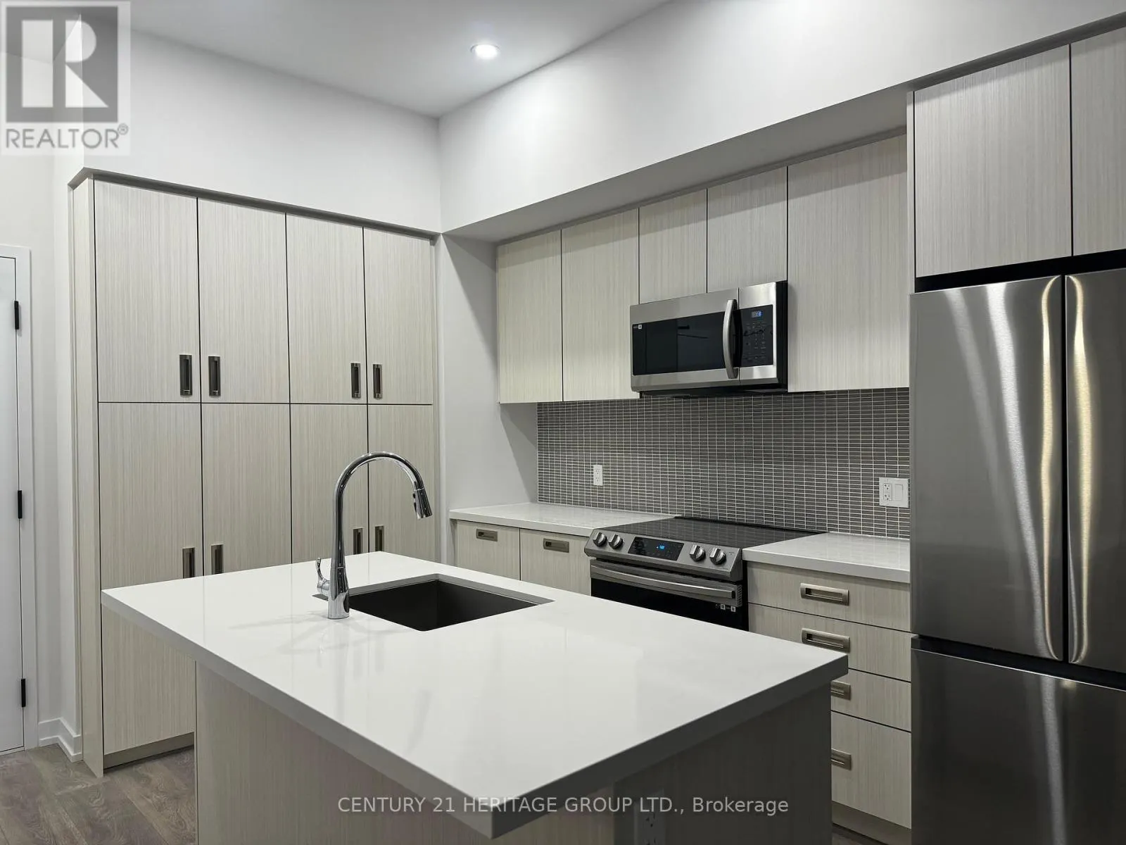 124 - 415 SEA RAY AVENUE