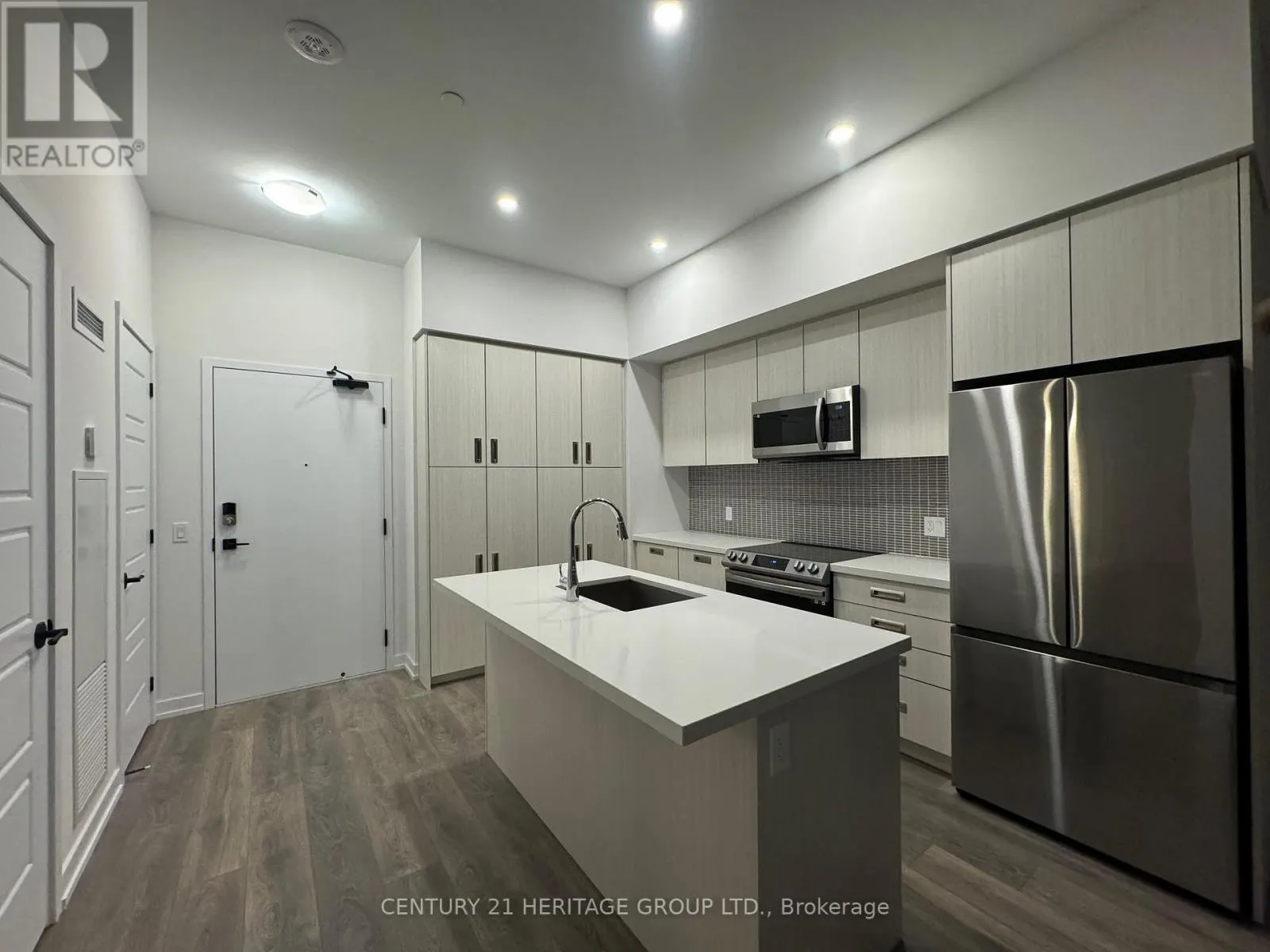 124 - 415 SEA RAY AVENUE