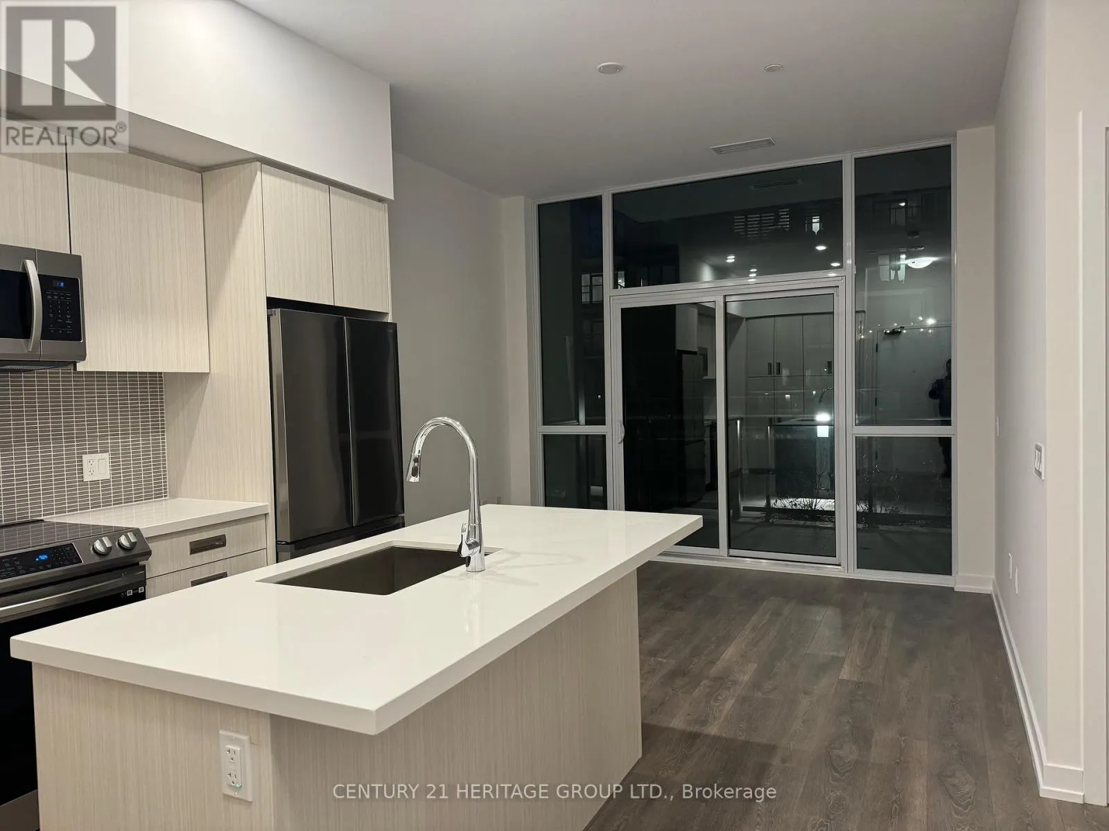 124 - 415 SEA RAY AVENUE