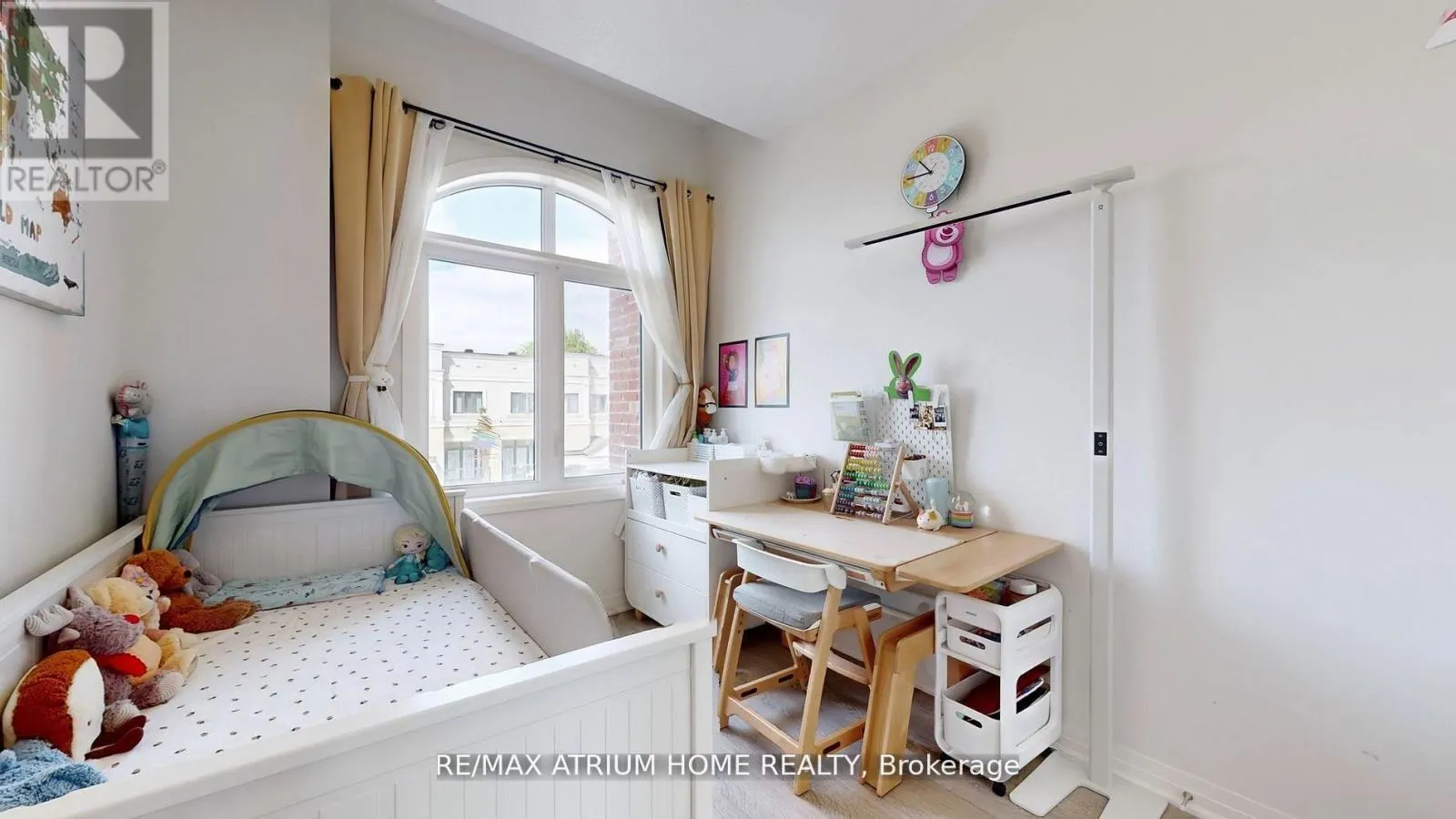 143 ARIANNA CRESCENT W