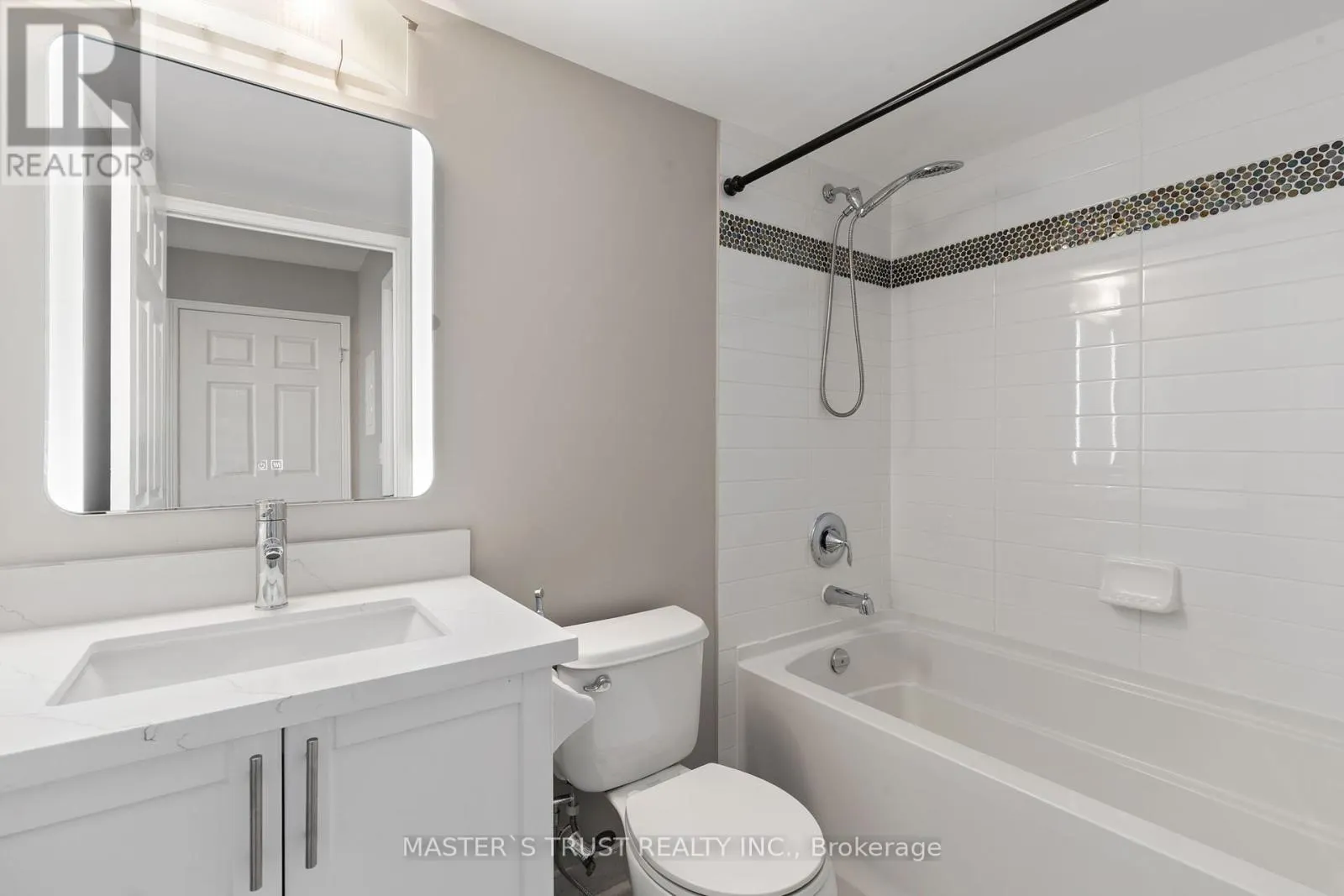 411 - 75 KING WILLIAM CRESCENT