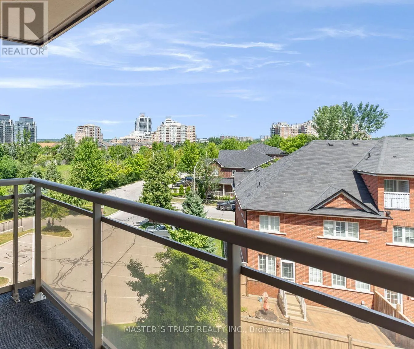 411 - 75 KING WILLIAM CRESCENT