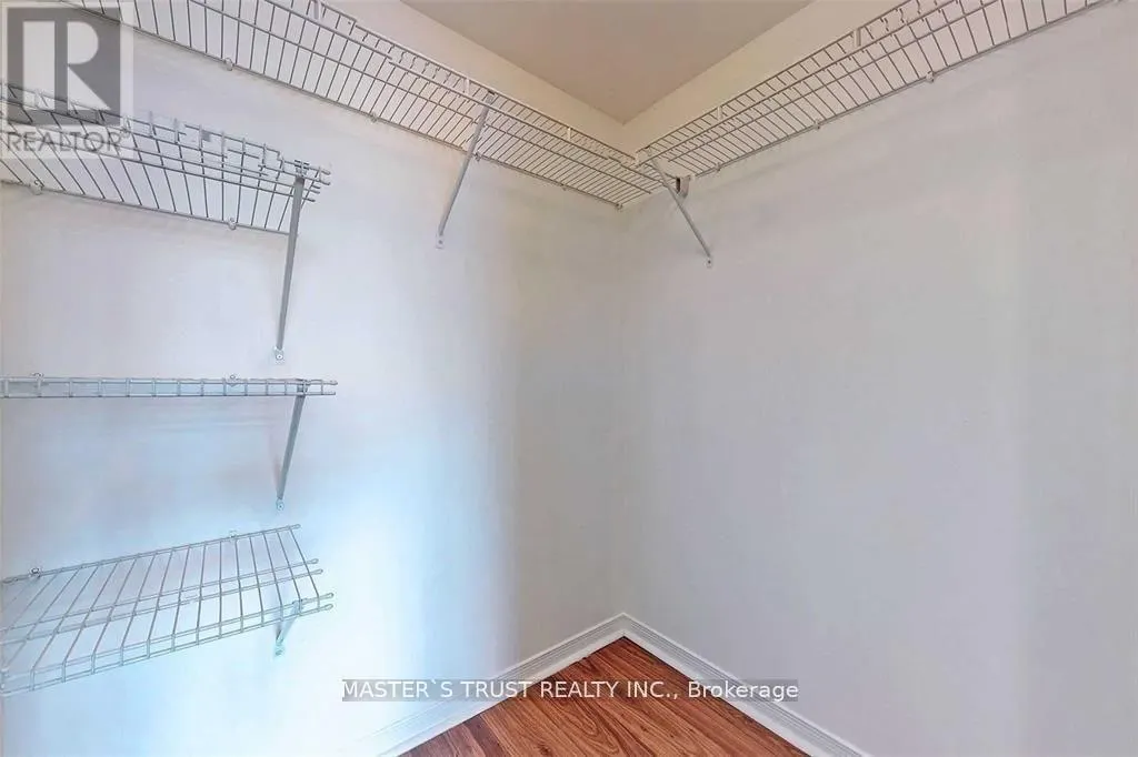 411 - 75 KING WILLIAM CRESCENT