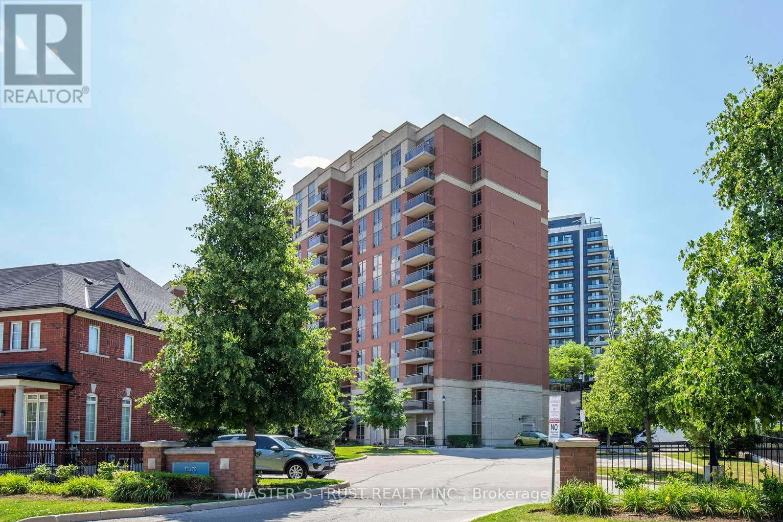 411 - 75 KING WILLIAM CRESCENT
