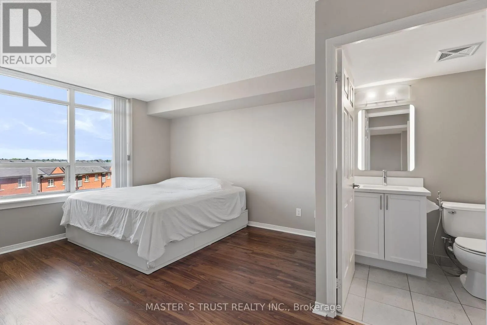 411 - 75 KING WILLIAM CRESCENT