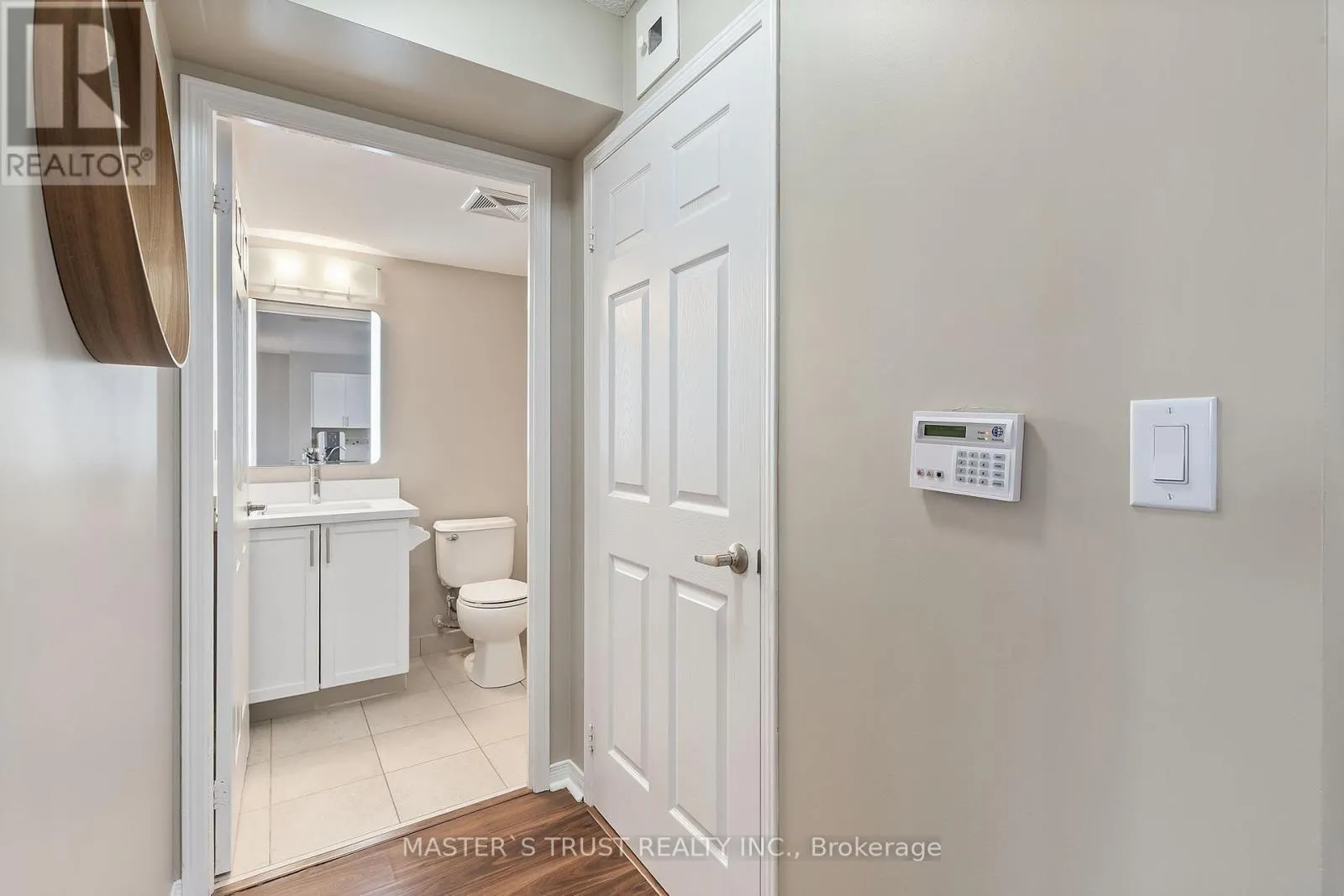 411 - 75 KING WILLIAM CRESCENT