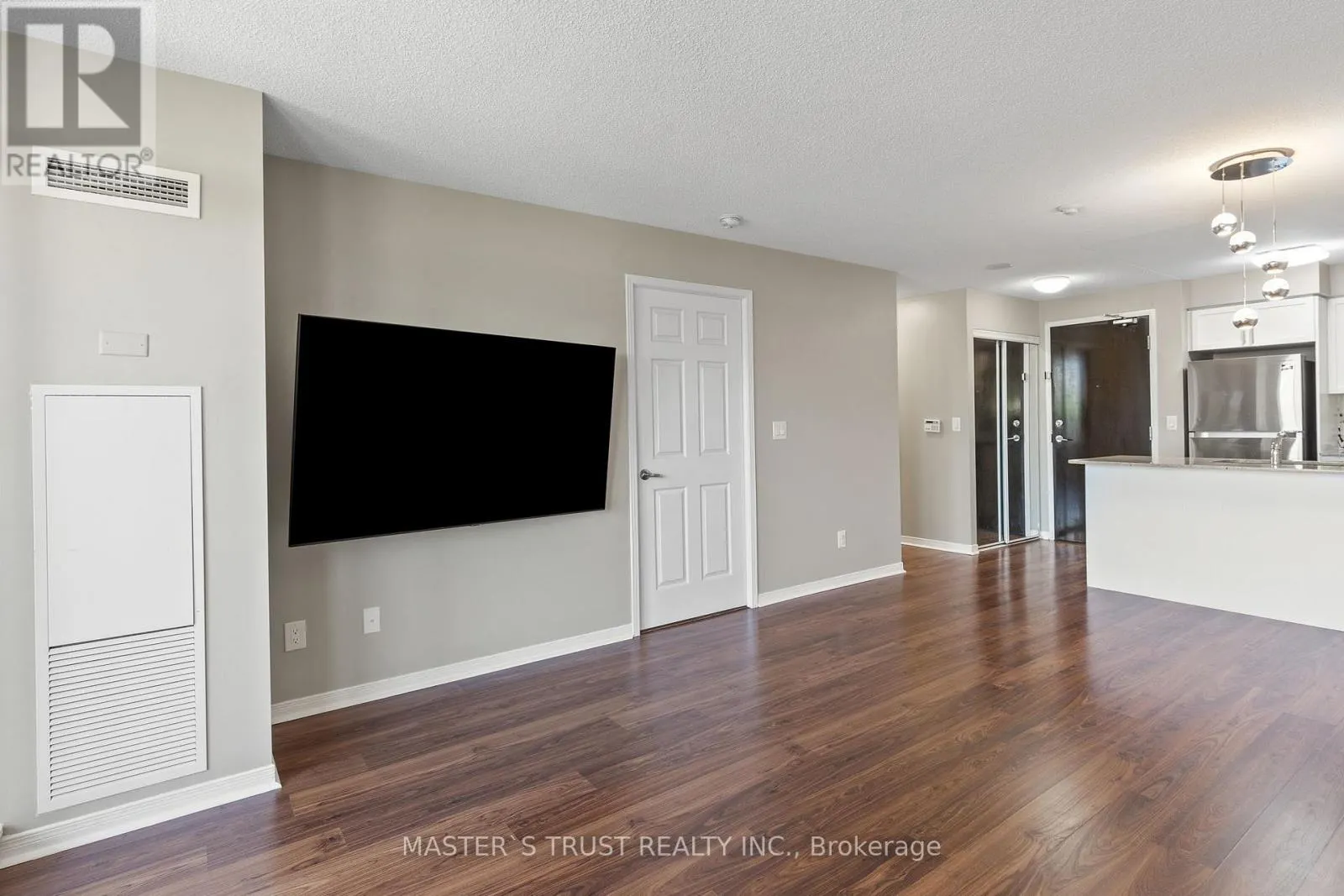 411 - 75 KING WILLIAM CRESCENT