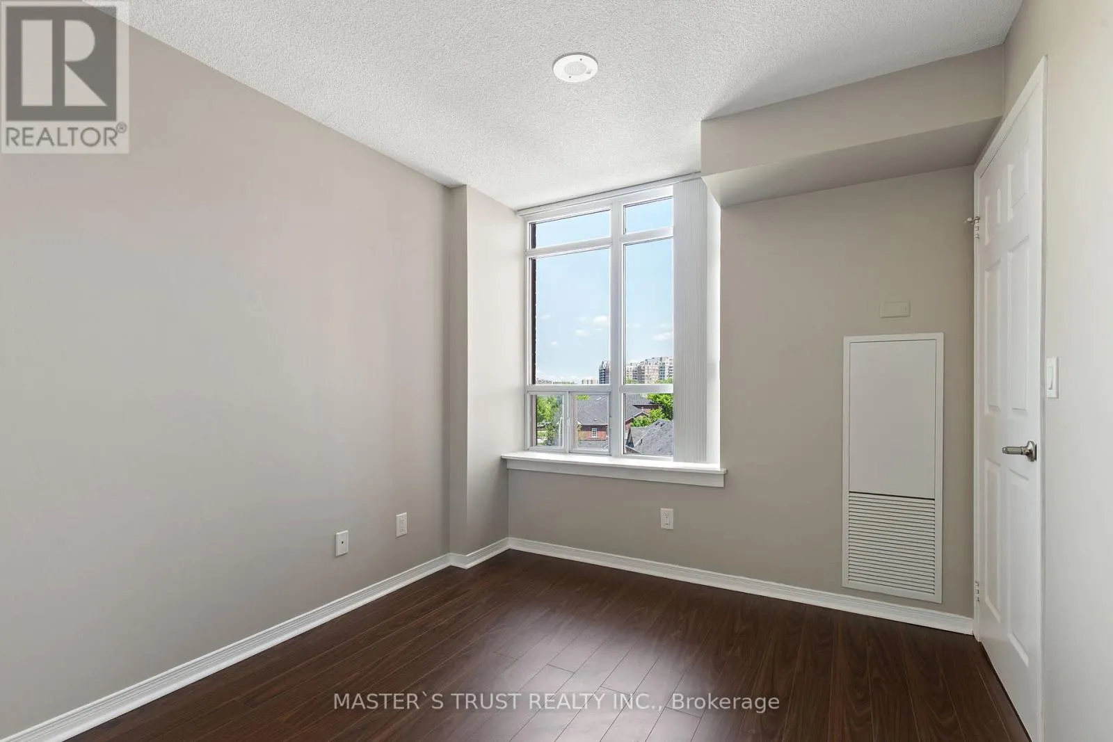 411 - 75 KING WILLIAM CRESCENT
