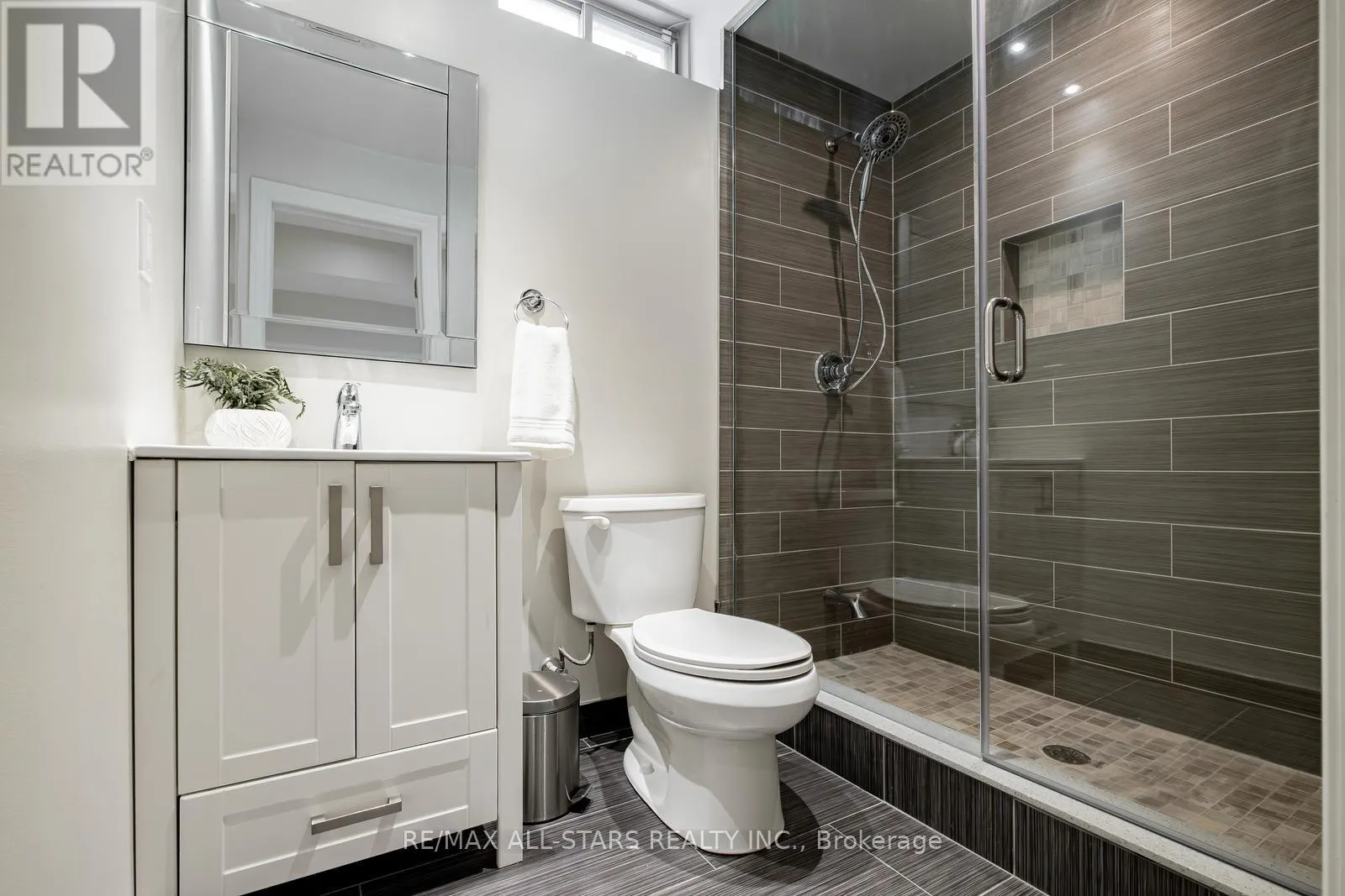 225 DELBERT CIRCLE