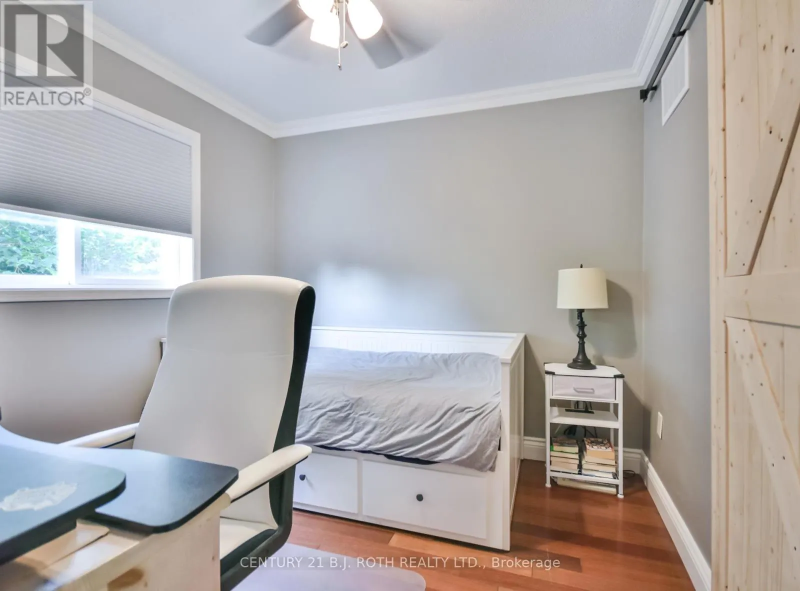 1327 VINCENT CRESCENT