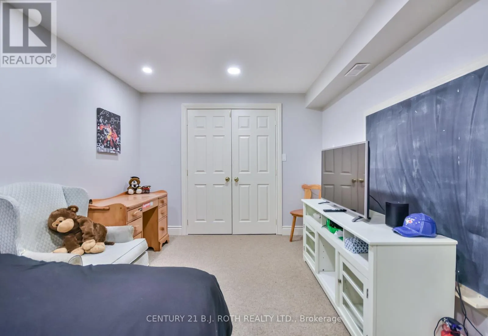 1327 VINCENT CRESCENT