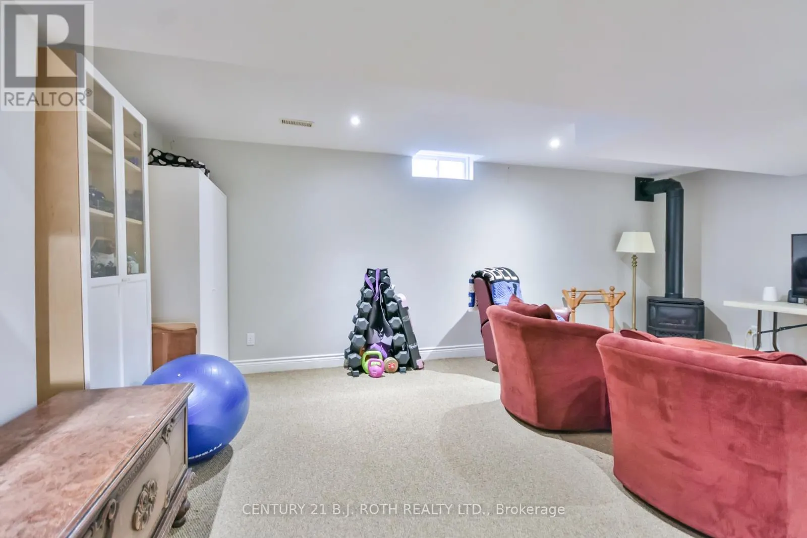 1327 VINCENT CRESCENT
