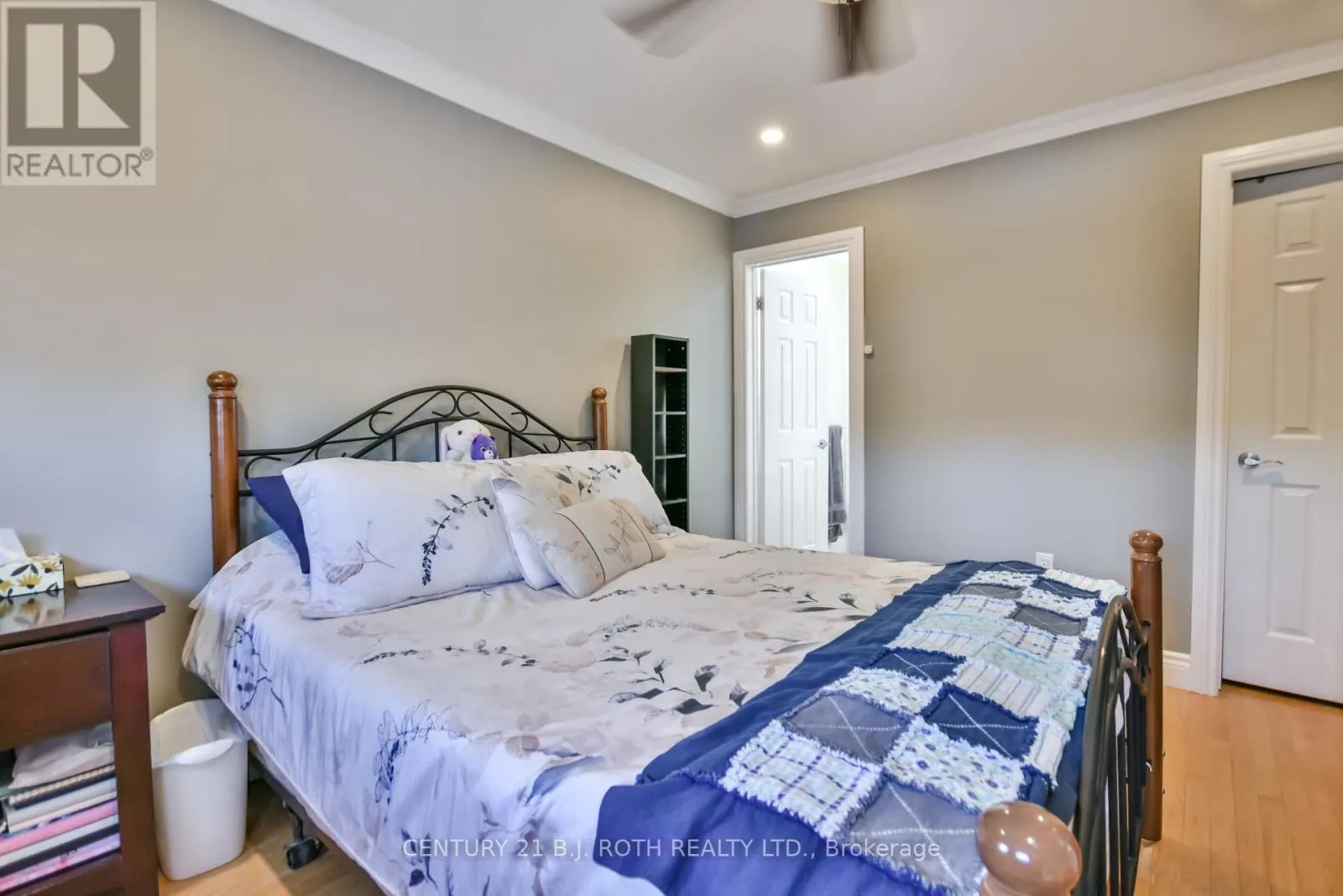1327 VINCENT CRESCENT