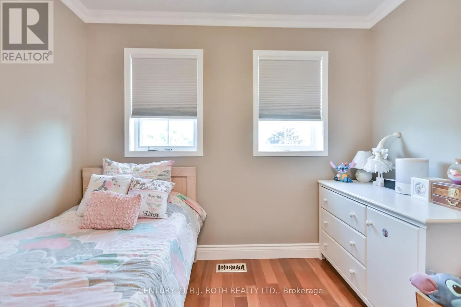 1327 VINCENT CRESCENT