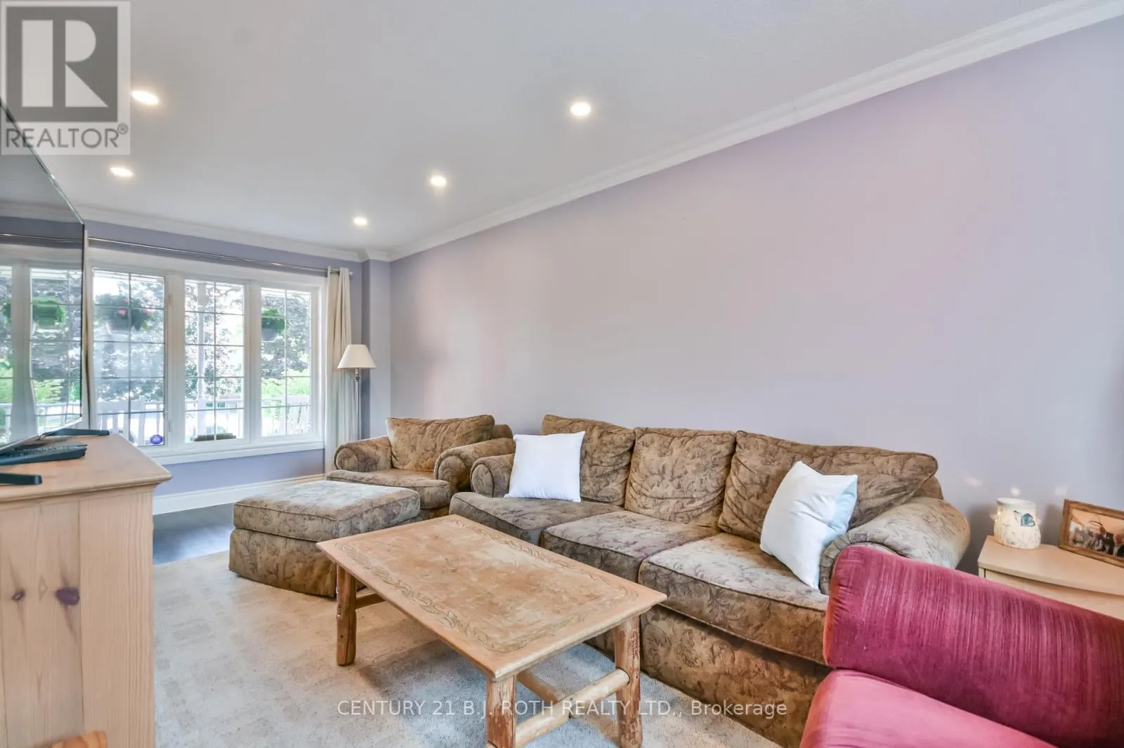1327 VINCENT CRESCENT