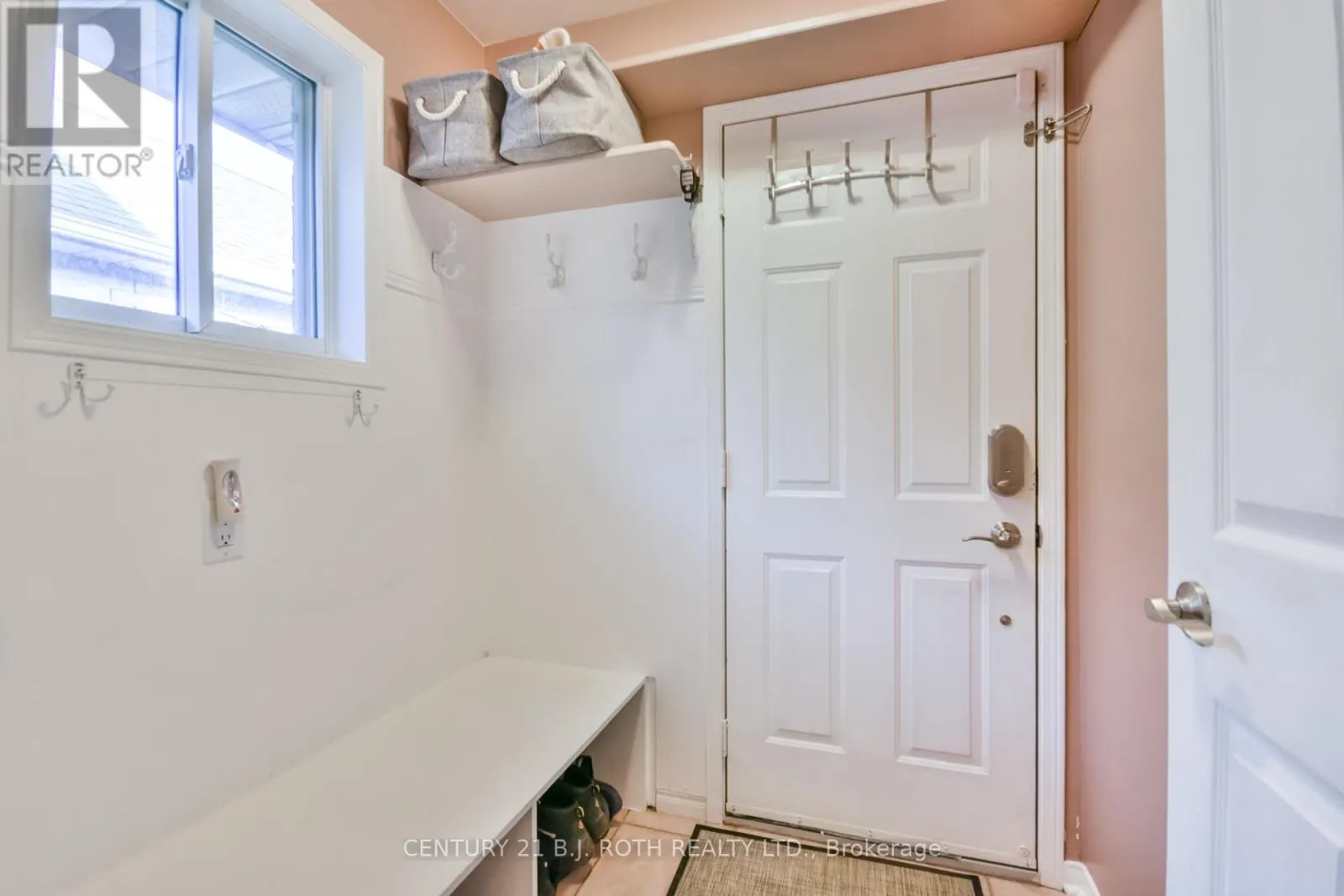 1327 VINCENT CRESCENT