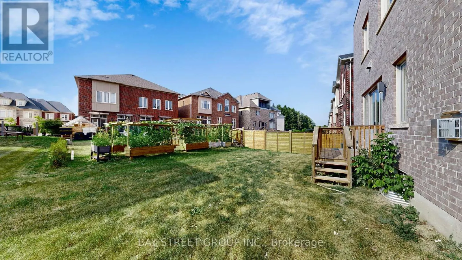 165 HILLSVIEW DRIVE