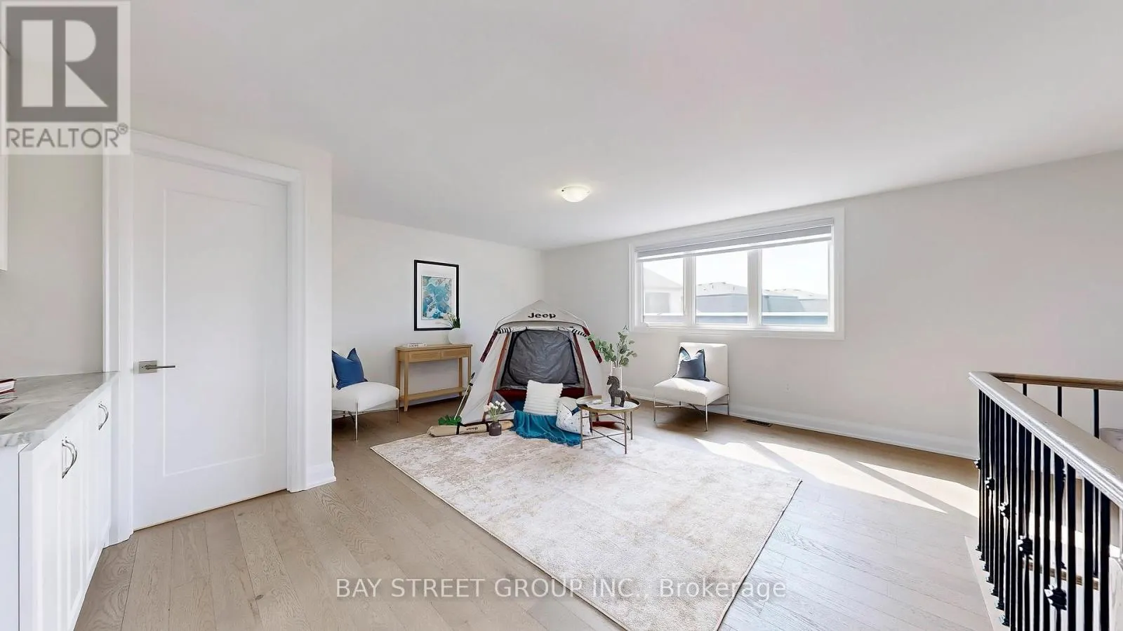 165 HILLSVIEW DRIVE