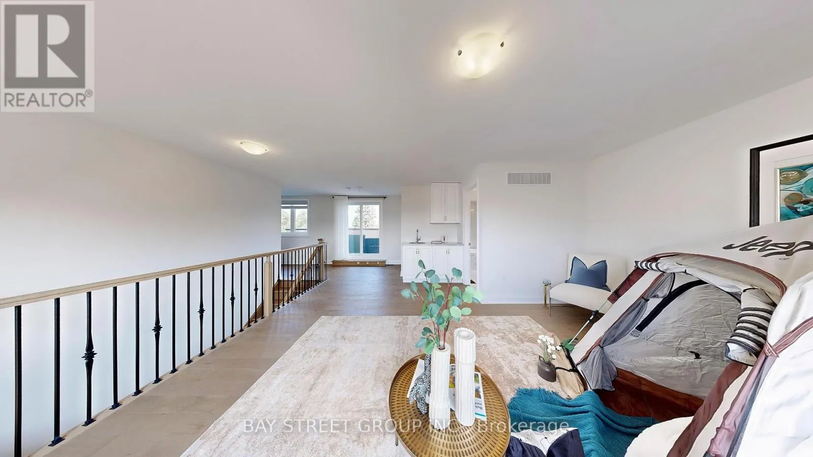 165 HILLSVIEW DRIVE