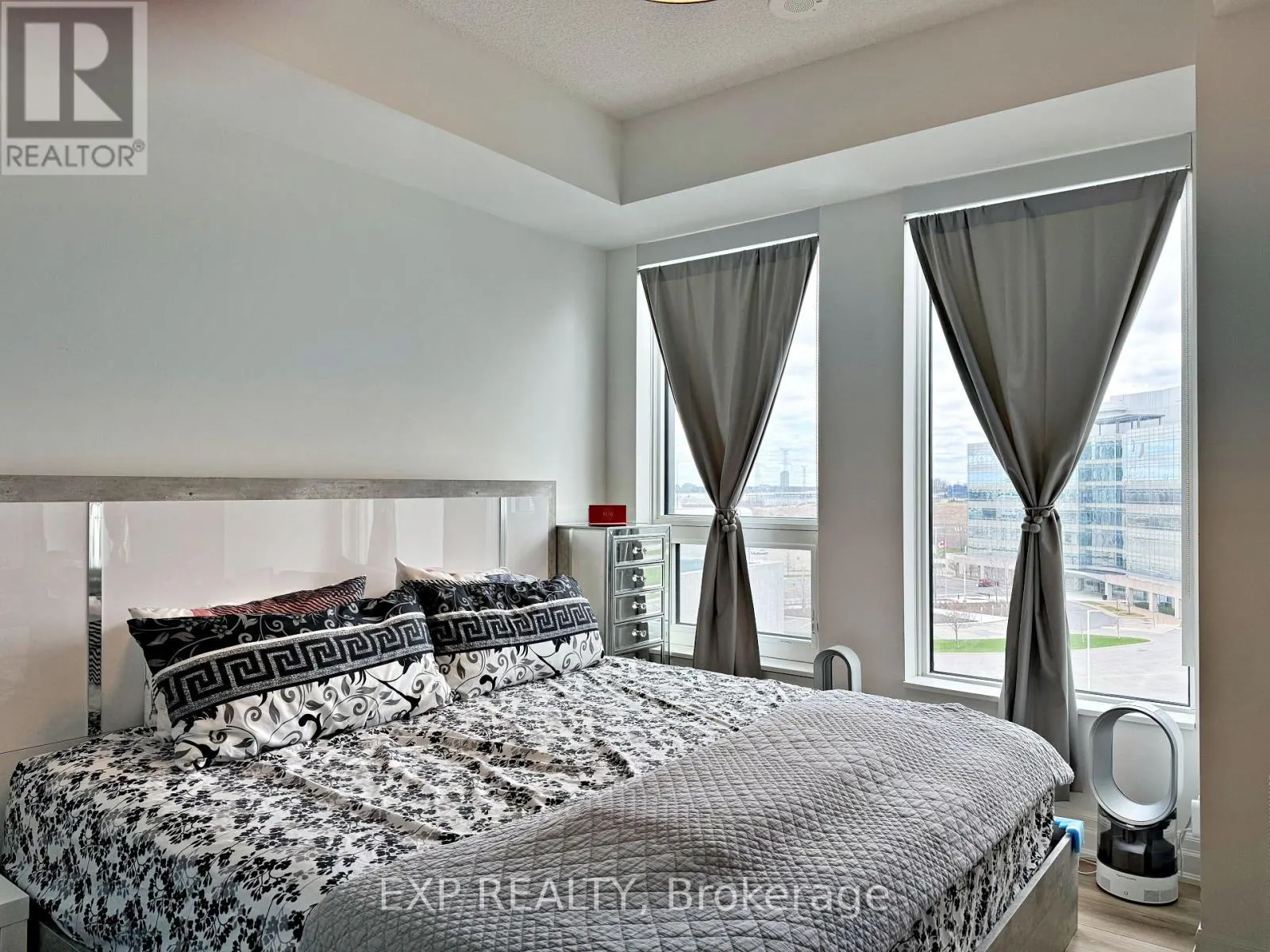 712 - 10 ROUGE VALLEY DRIVE W