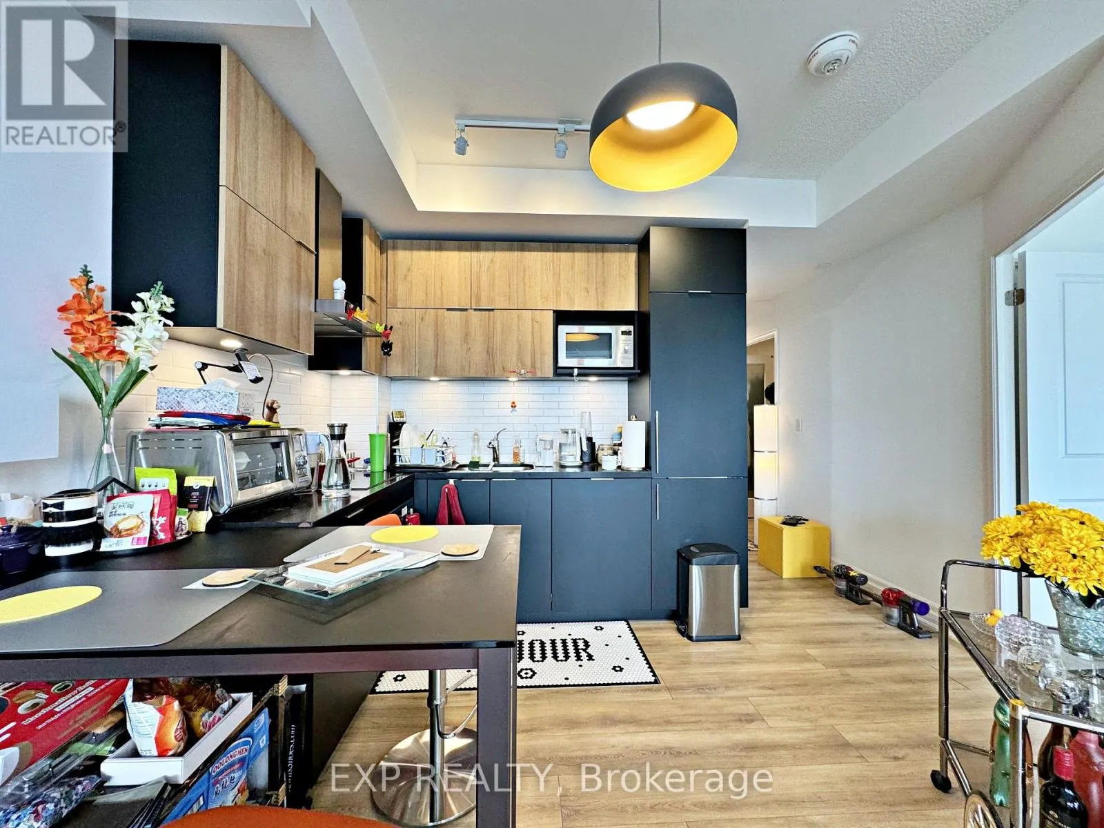 712 - 10 ROUGE VALLEY DRIVE W
