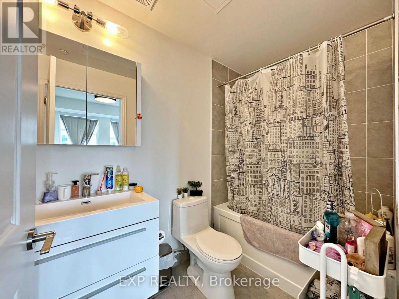 712 - 10 ROUGE VALLEY DRIVE W